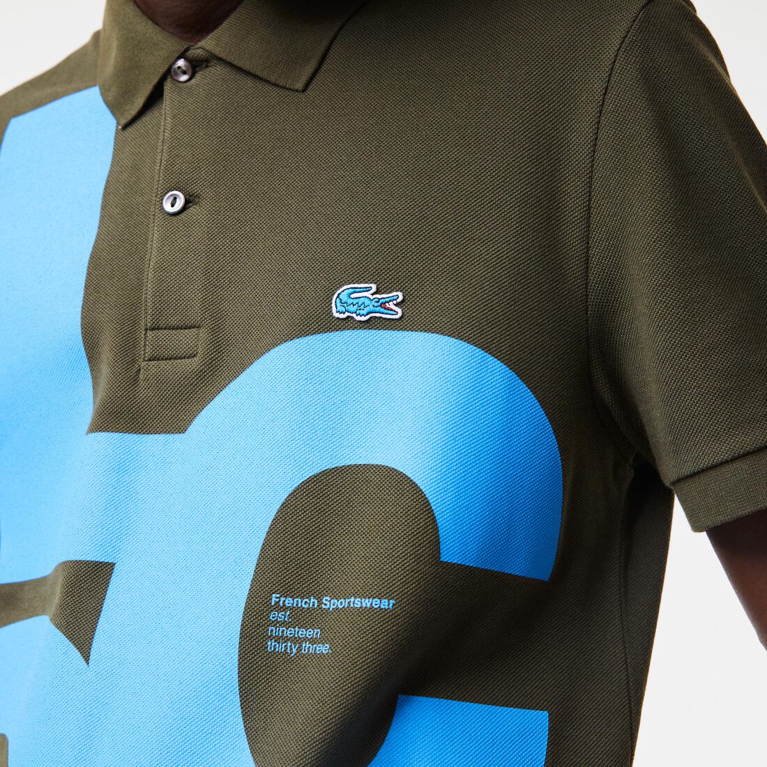 تيشيرت بولو بيكيه بيتي بقصة عادية وحروف بلون مغاير للرجال تيشيرت بولو بيكيه بيتي بقصة عادية وحروف بلون مغاير للرجال