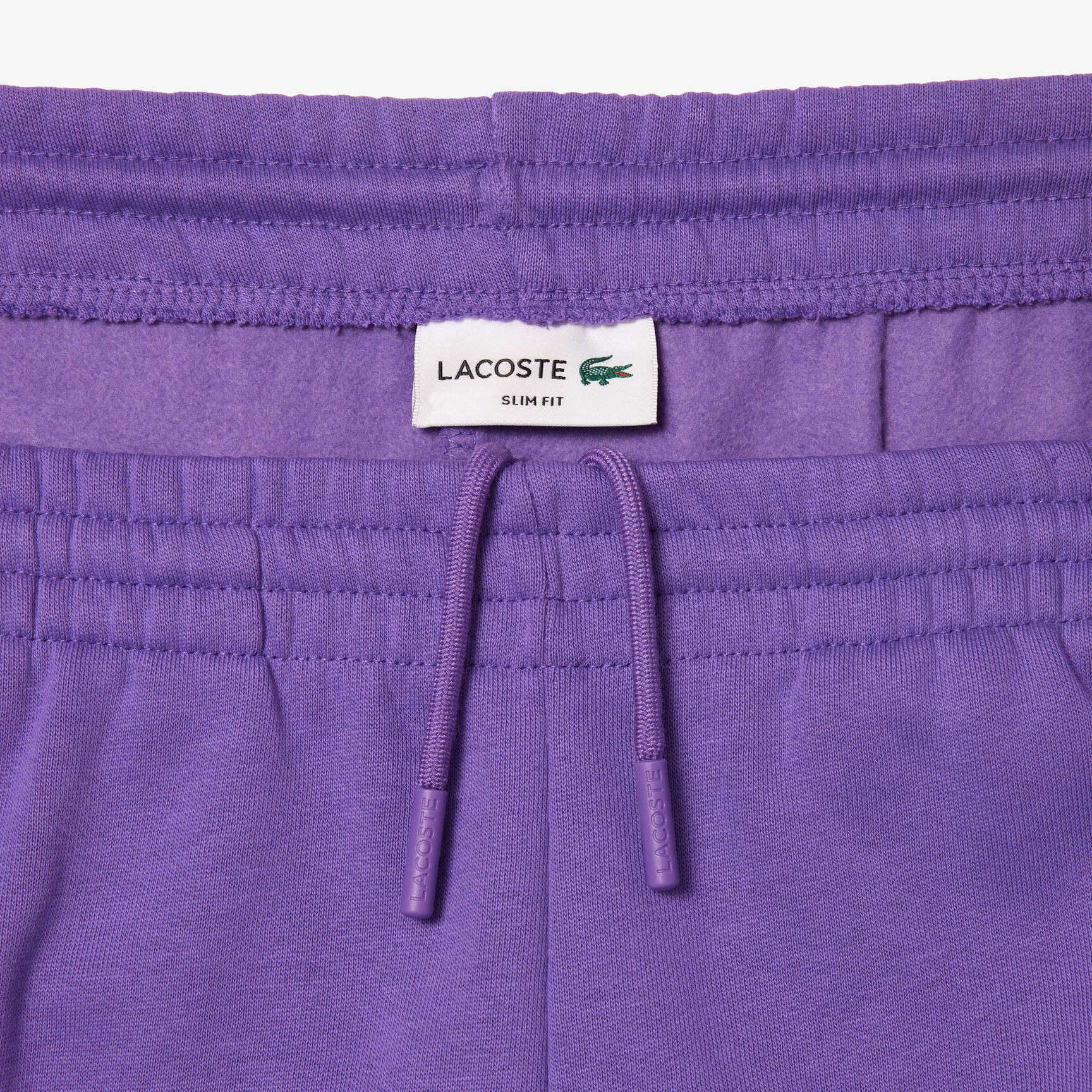 بنطال رياضي بقصة ضيقة