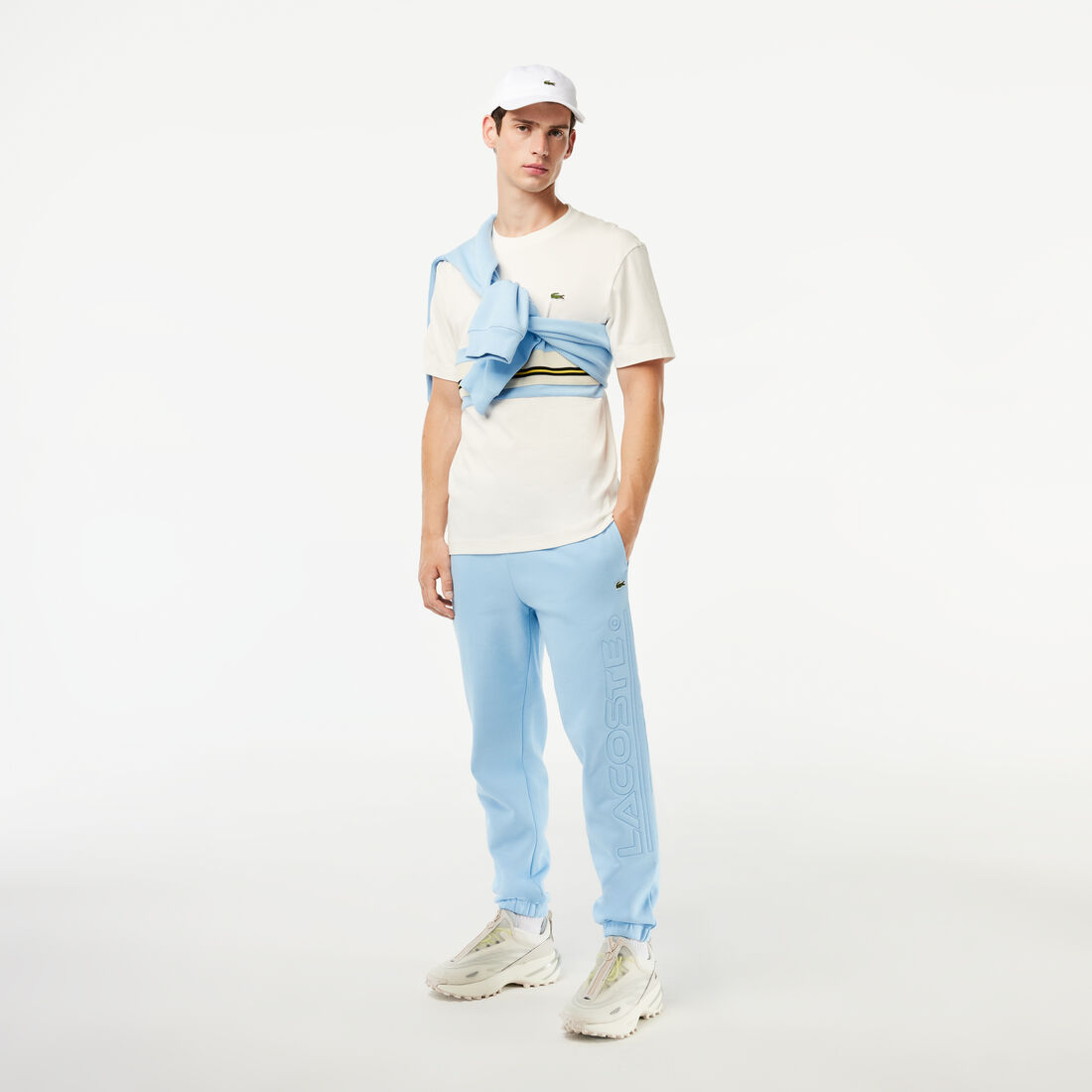 تي شيرت جيرسيه قطن بقصّة عادية مزين باسم الماركة تي شيرت جيرسيه قطن بقصّة عادية مزين باسم الماركة