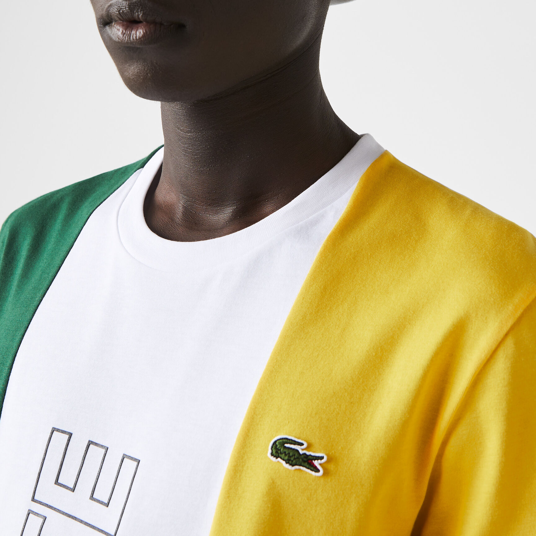 تيشيرت قطن بفتحة رقبة مستديرة وشعار الماركة للرجال