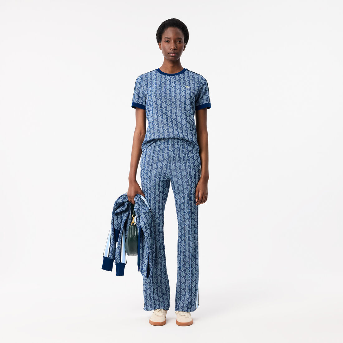 تي شيرت جاكار أحادي اللون بقصّة ضيقة تي شيرت جاكار أحادي اللون بقصّة ضيقة