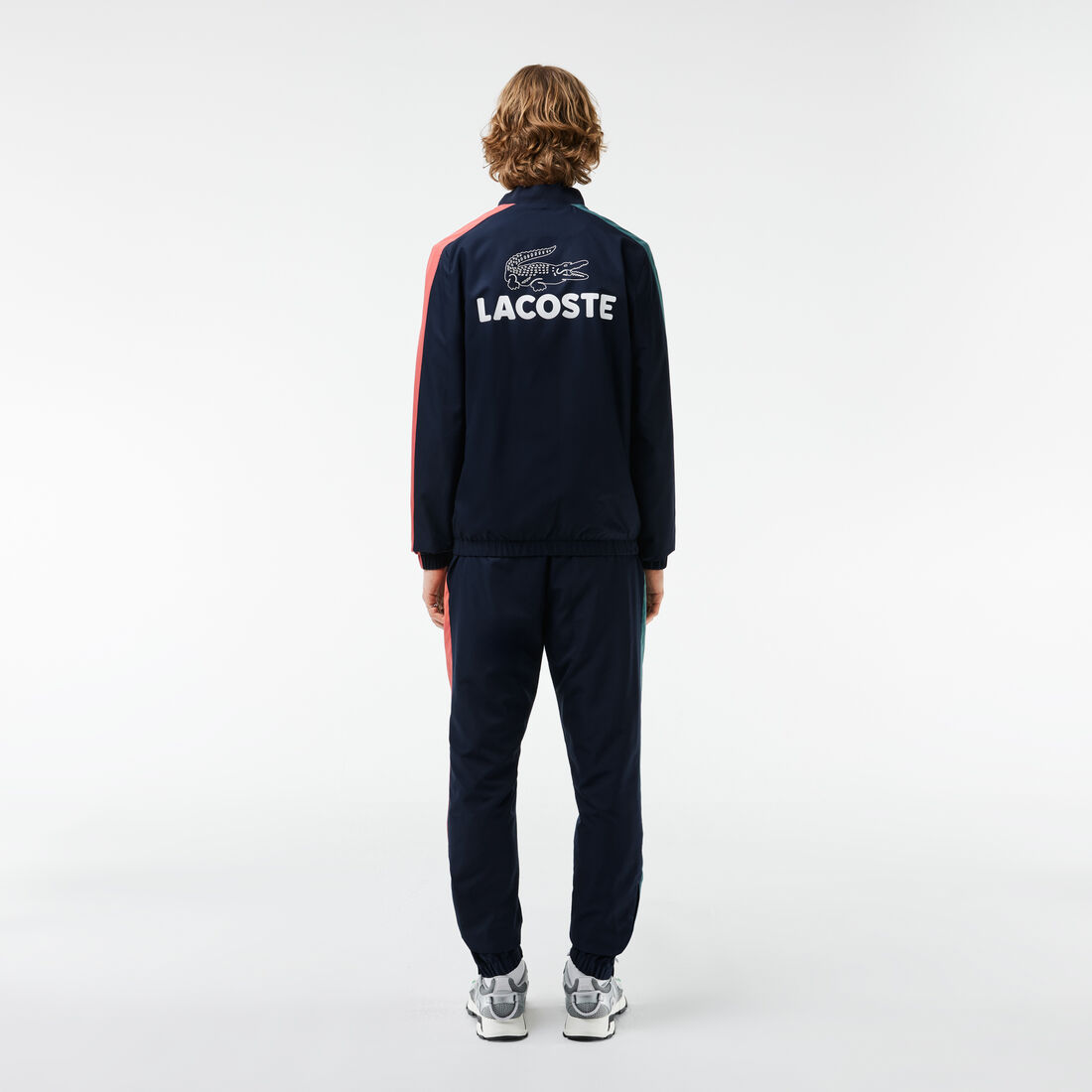 بدلة التنس الرياضية ذات الألوان المتعددة بدلة التنس الرياضية ذات الألوان المتعددة