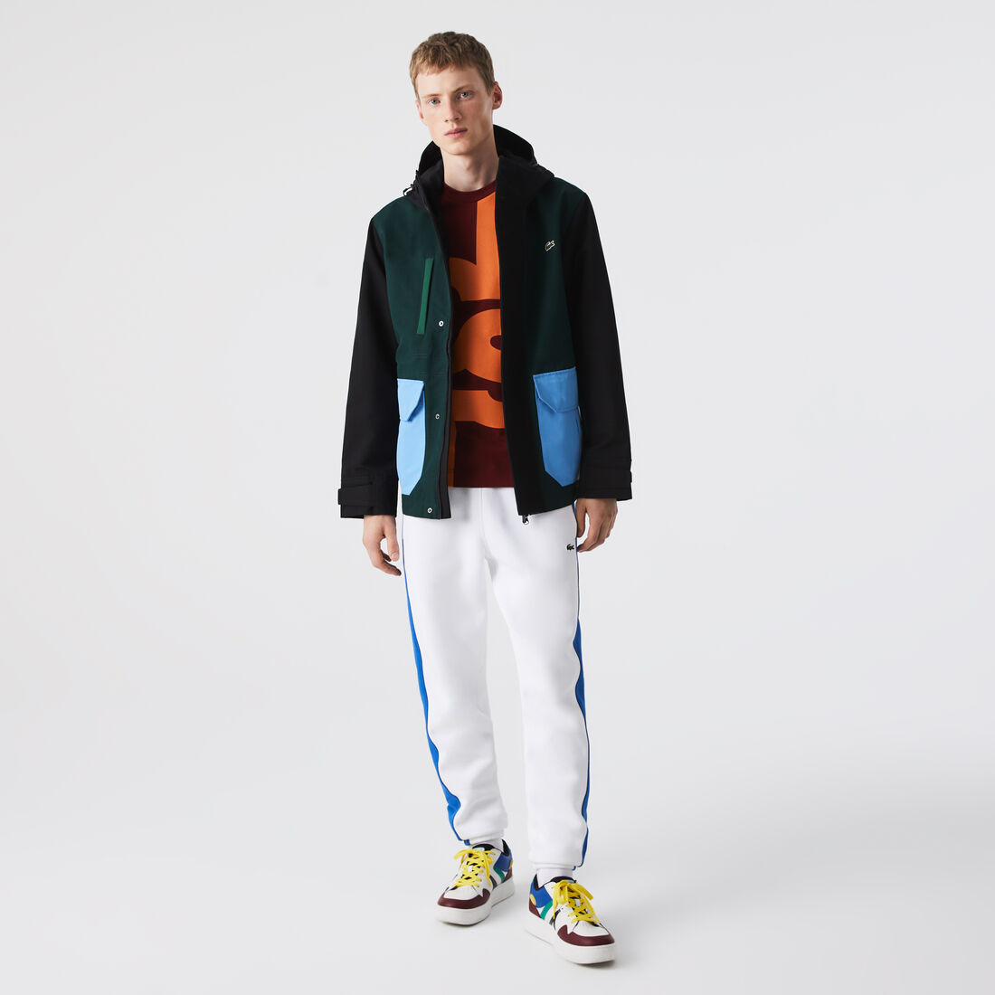 تيشيرت قطن بقصة عادية وحروف بلون مغاير للرجال تيشيرت قطن بقصة عادية وحروف بلون مغاير للرجال