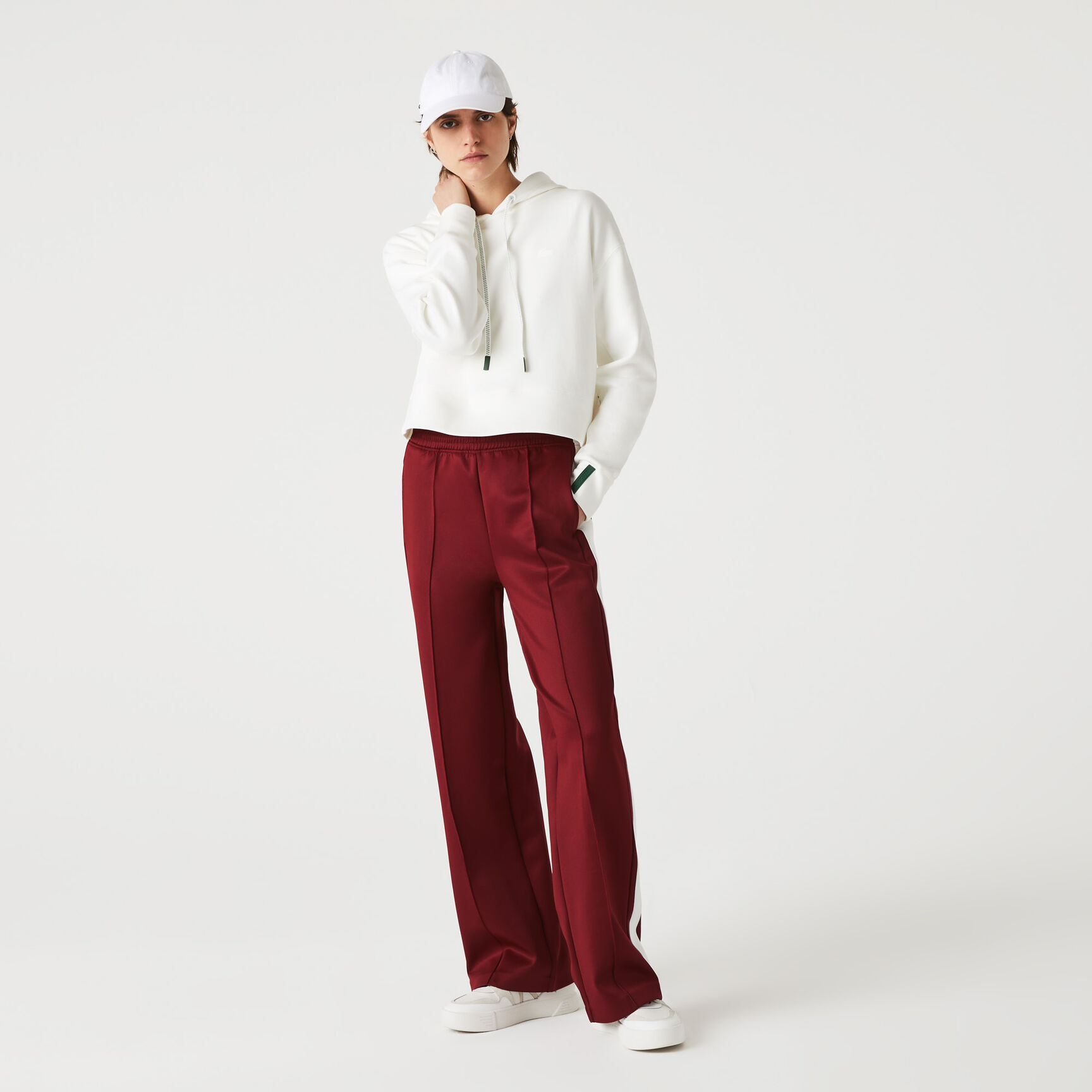 بنطال رياضي كلاسيكي بقصة فضفاضة وأشرطة جانبية للنساء