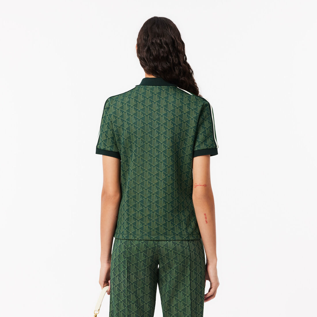 قميص بولو جاكار أحادي اللون بقصّة ضيقة قميص بولو جاكار أحادي اللون بقصّة ضيقة