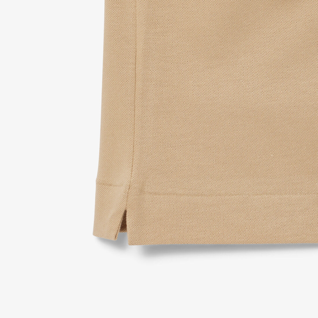 قميص بولو بيكيه خفيف بقصة كلاسيكية L.12.12 قميص بولو بيكيه خفيف بقصة كلاسيكية L.12.12