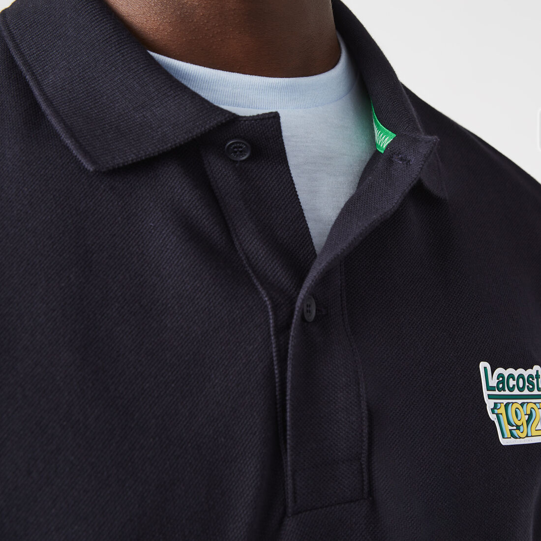 بولو Lacoste للرجال بقصّة عادية من قطن بيكيه بولو Lacoste للرجال بقصّة عادية من قطن بيكيه