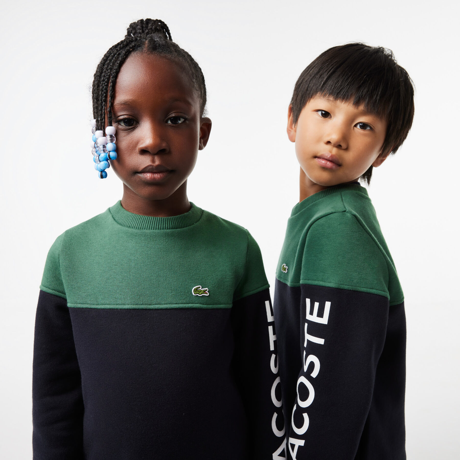 لاكوست سويت شيرت رياضي بطبعة مميزة لكلمة lacoste