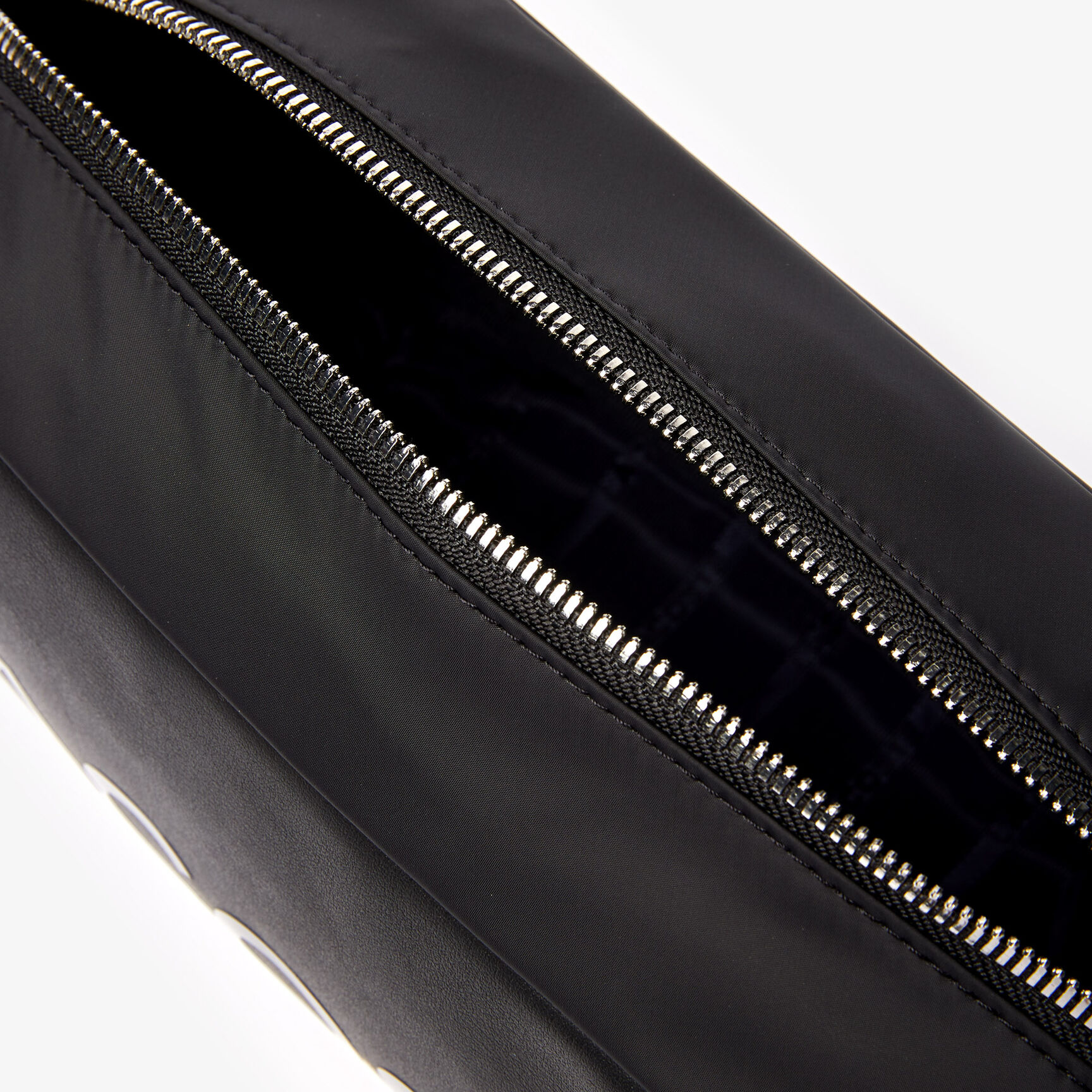 حقيبة أدوات العناية الشخصية بسحاب مميزة بشعار العلامة التجارية مجموعة L.12.12 للرجال حقيبة أدوات العناية الشخصية بسحاب مميزة بشعار العلامة التجارية مجموعة L.12.12 للرجال