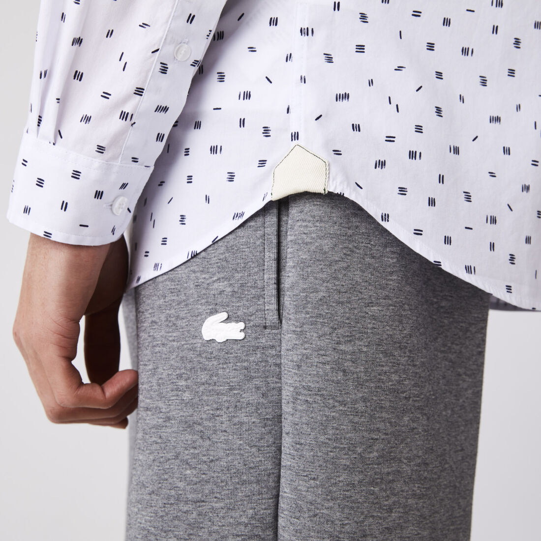 قميص رجالي بقصة ضيقة من قماش البوبلين القطني المزخرف قميص رجالي بقصة ضيقة من قماش البوبلين القطني المزخرف