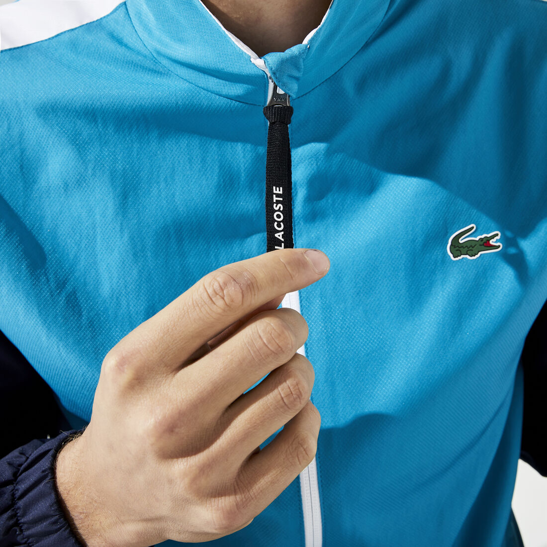 بذلة رياضية خفيفة بألوان متعددة للرجال من مجموعة Lacoste SPORT بذلة رياضية خفيفة بألوان متعددة للرجال من مجموعة Lacoste SPORT