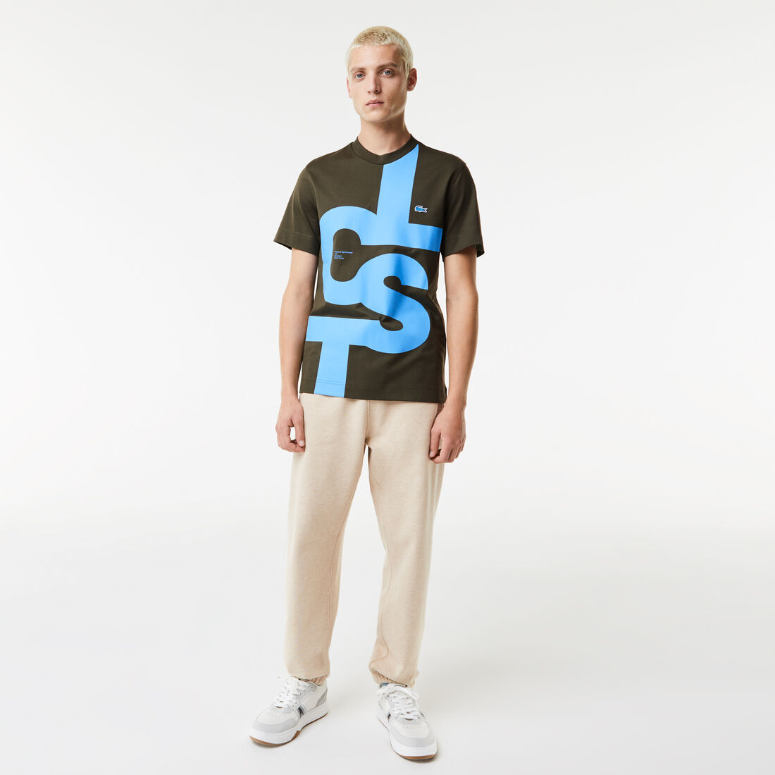 تيشيرت قطن بقصة عادية وحروف بلون مغاير للرجال تيشيرت قطن بقصة عادية وحروف بلون مغاير للرجال