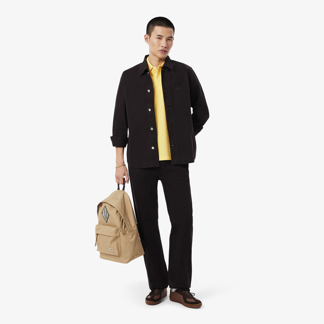 قميص بولو كلاسيكي بقصة كلاسيكية مزين بشعار الماركة قميص بولو كلاسيكي بقصة كلاسيكية مزين بشعار الماركة