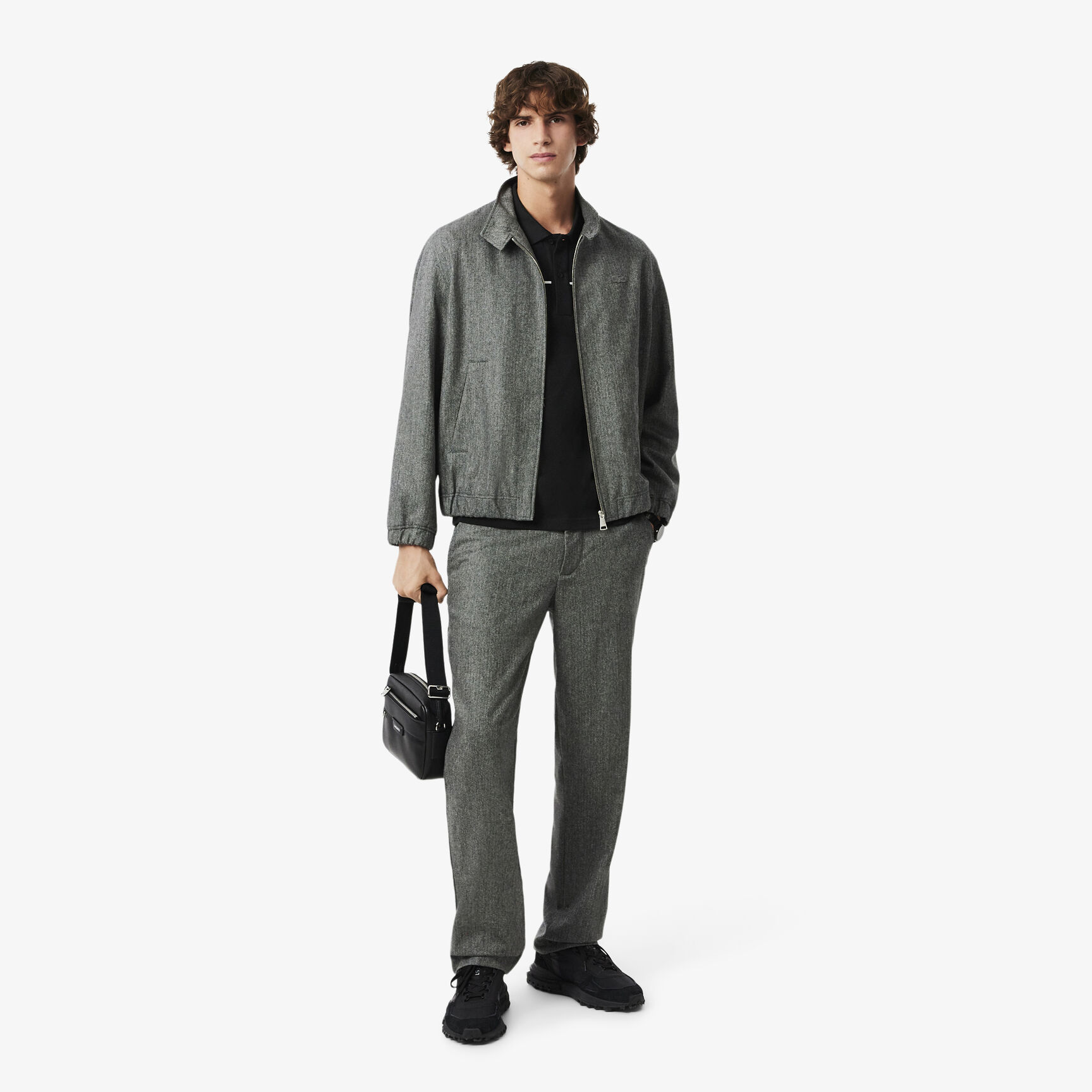 تيشيرت بولو L.12.12 بقصة عادية وتفاصيل شعارية تيشيرت بولو L.12.12 بقصة عادية وتفاصيل شعارية