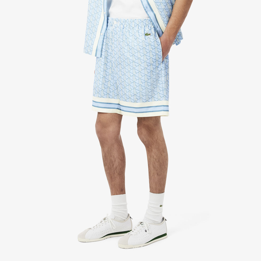 شورت خفيف الوزن بطبعة مونوغرام شورت خفيف الوزن بطبعة مونوغرام