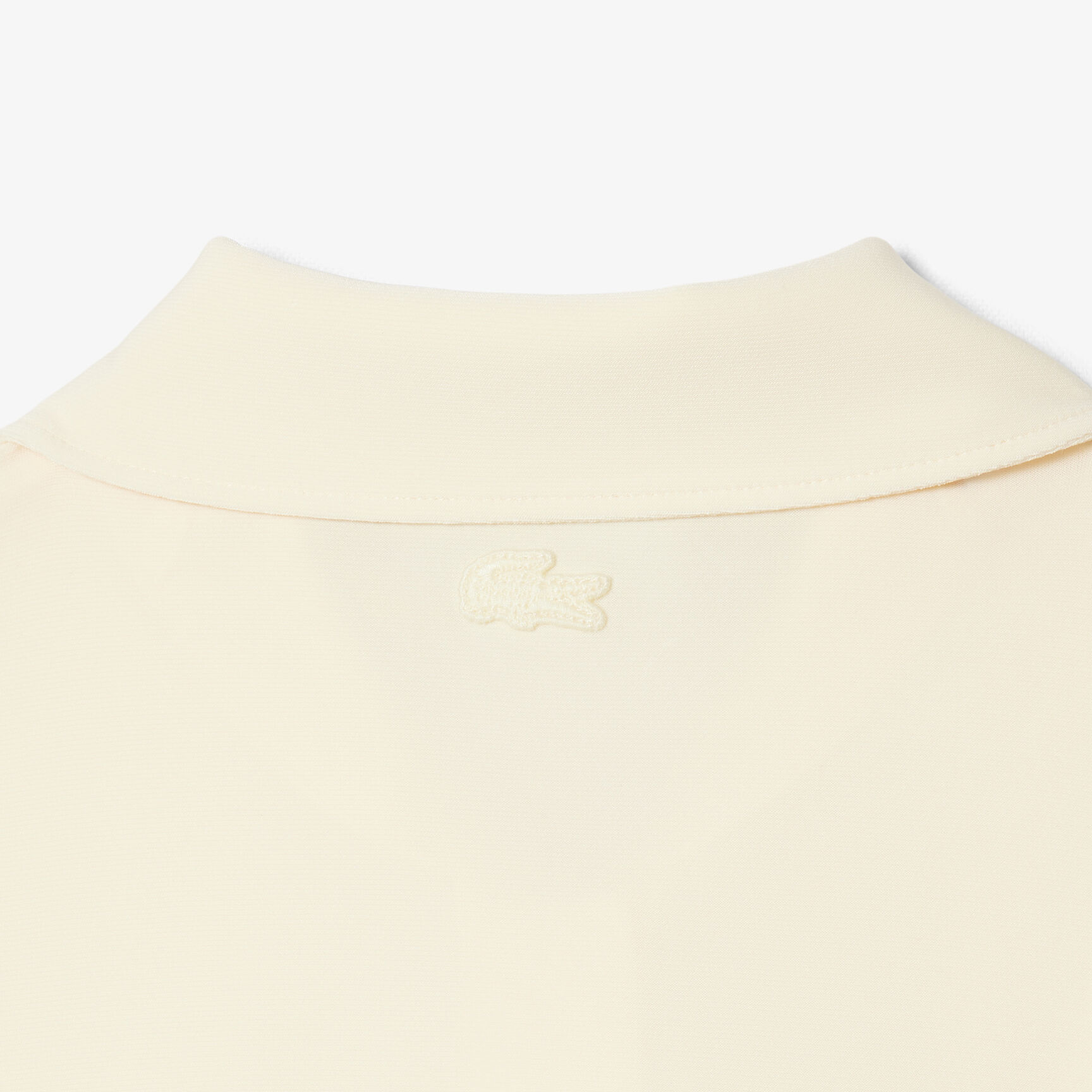 قميص بولو مطرز بقصة ضيقة