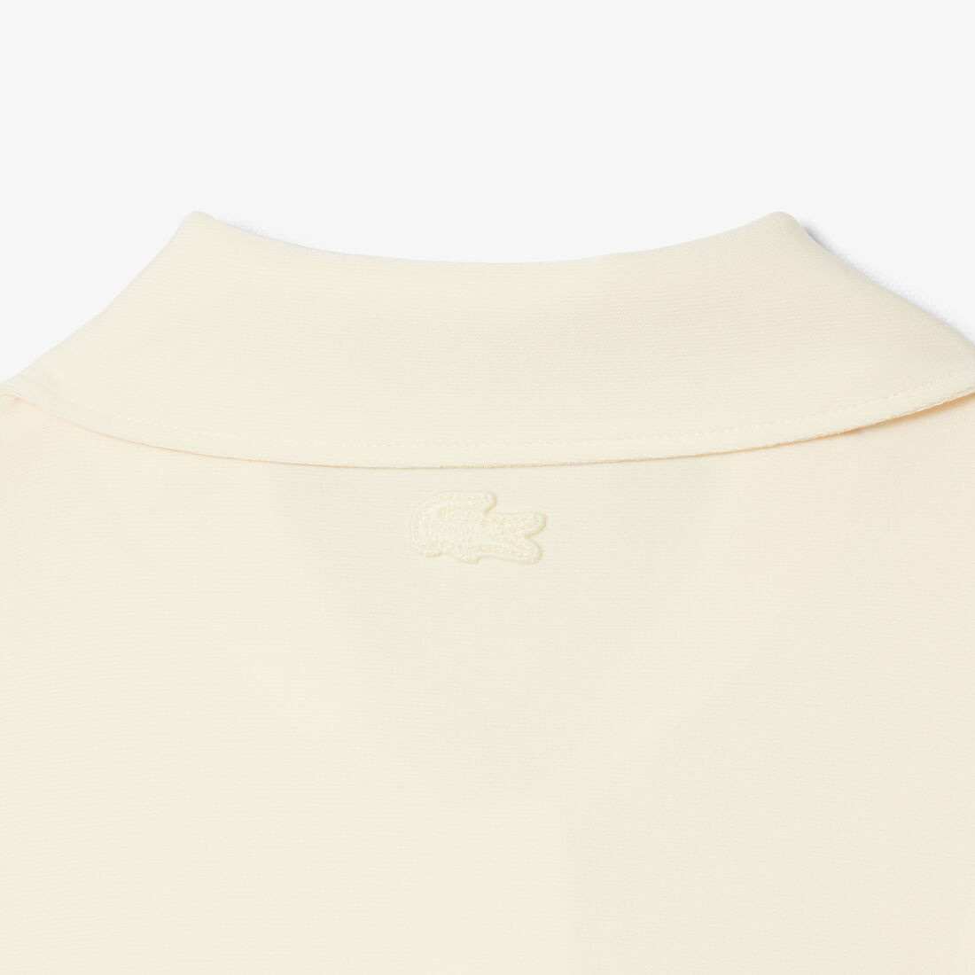 قميص بولو مطرز بقصة ضيقة قميص بولو مطرز بقصة ضيقة