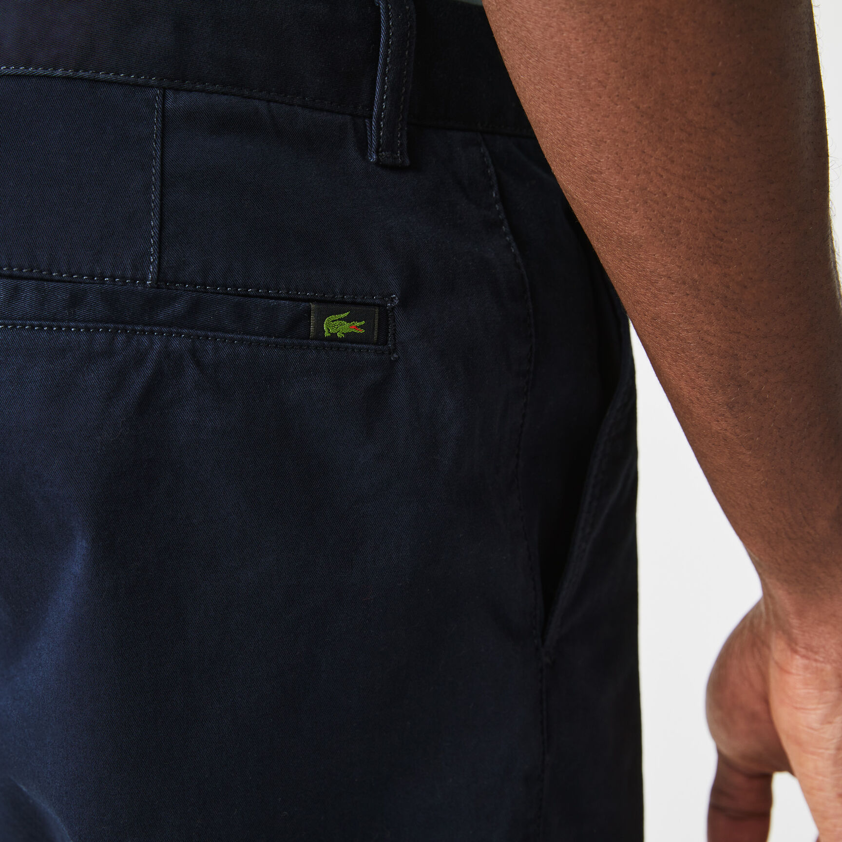 شورت بيرمودا من الجبردين المرن بقصة ضيقة للرجال