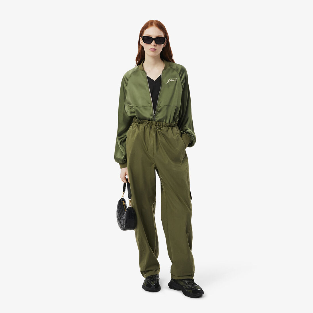 تي شيرت مريح من القطن الناعم برقبة على شكل حرف V تي شيرت مريح من القطن الناعم برقبة على شكل حرف V