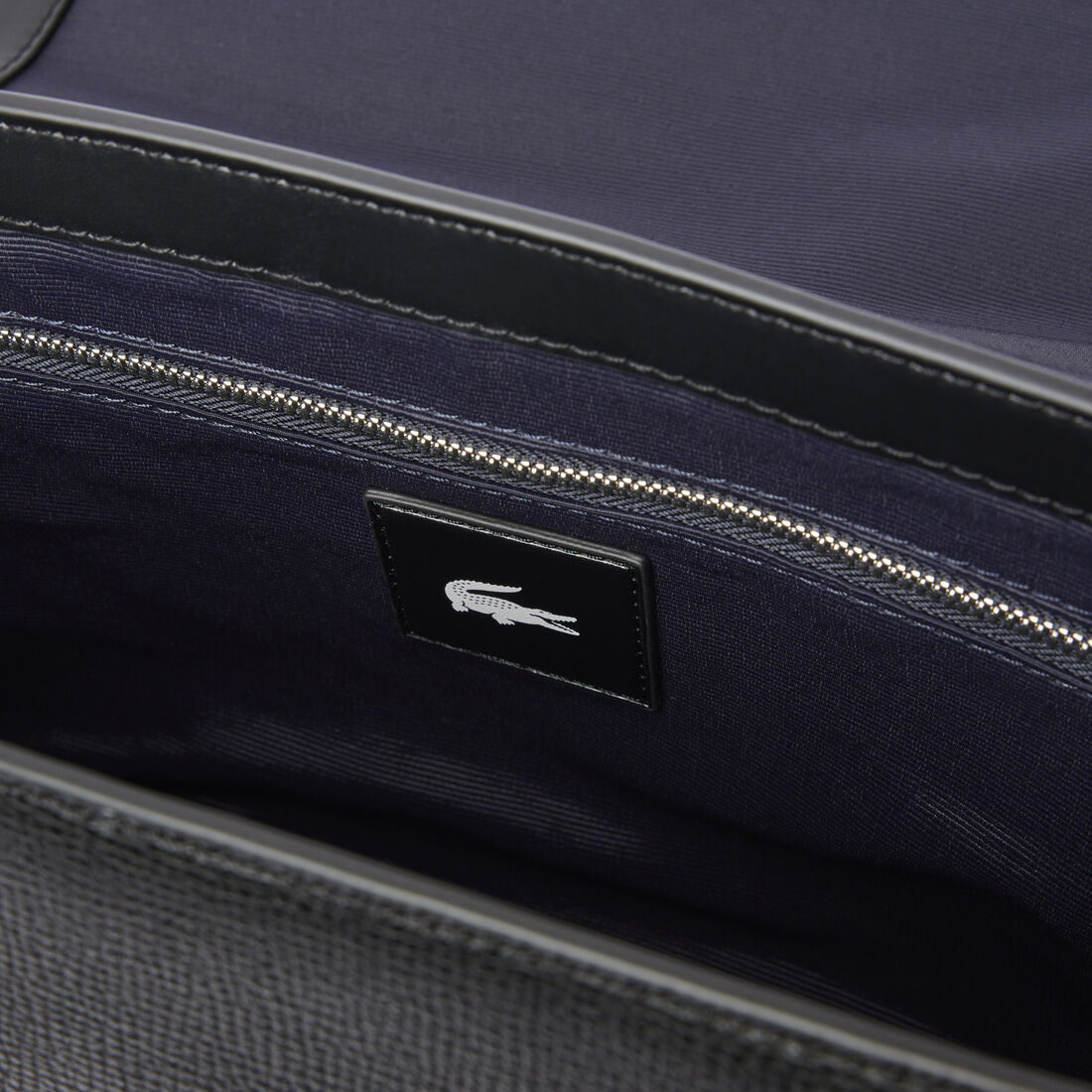 حقيبة أوسيان جلدية بإغلاق قلاب حقيبة أوسيان جلدية بإغلاق قلاب