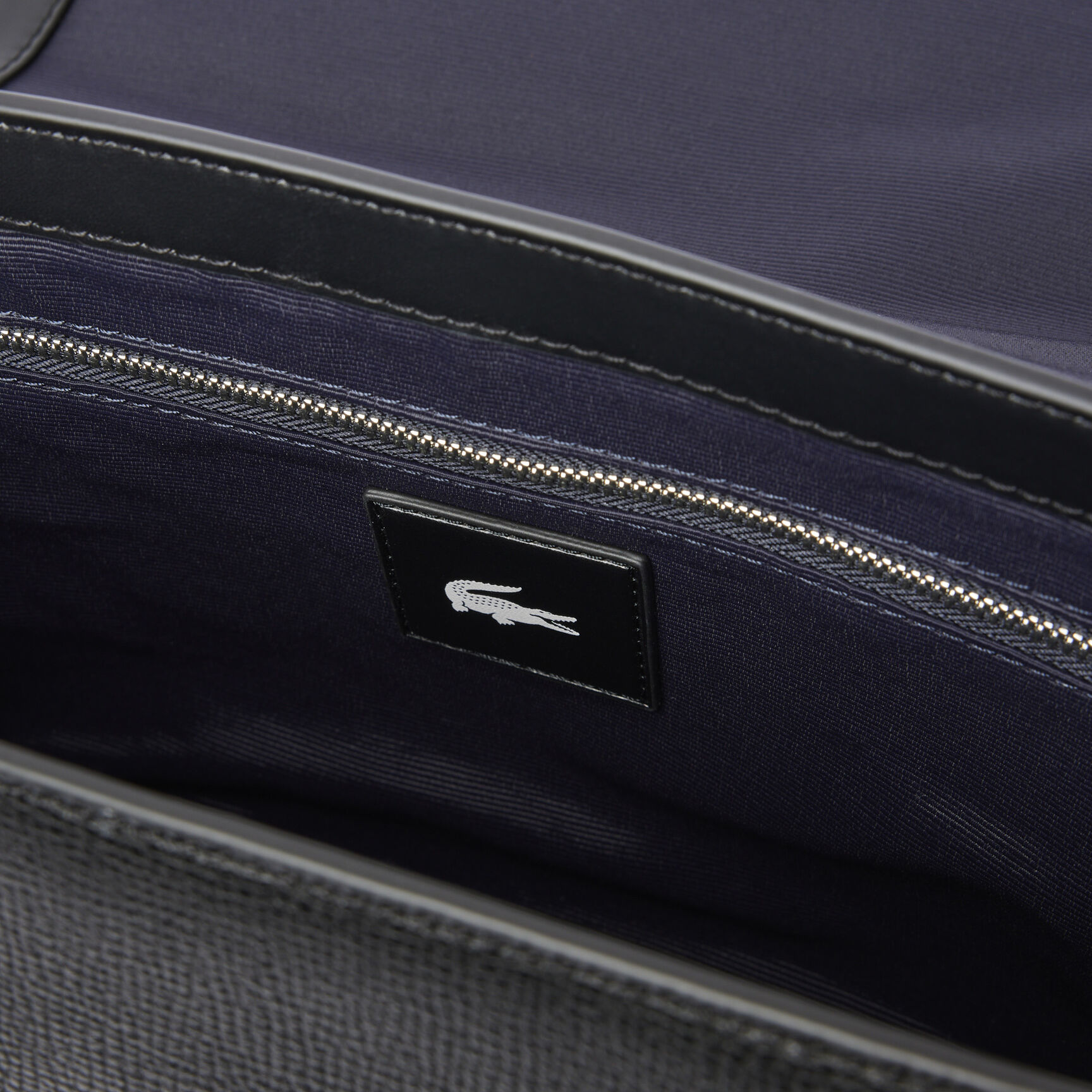 حقيبة أوسيان جلدية بإغلاق قلاب حقيبة أوسيان جلدية بإغلاق قلاب