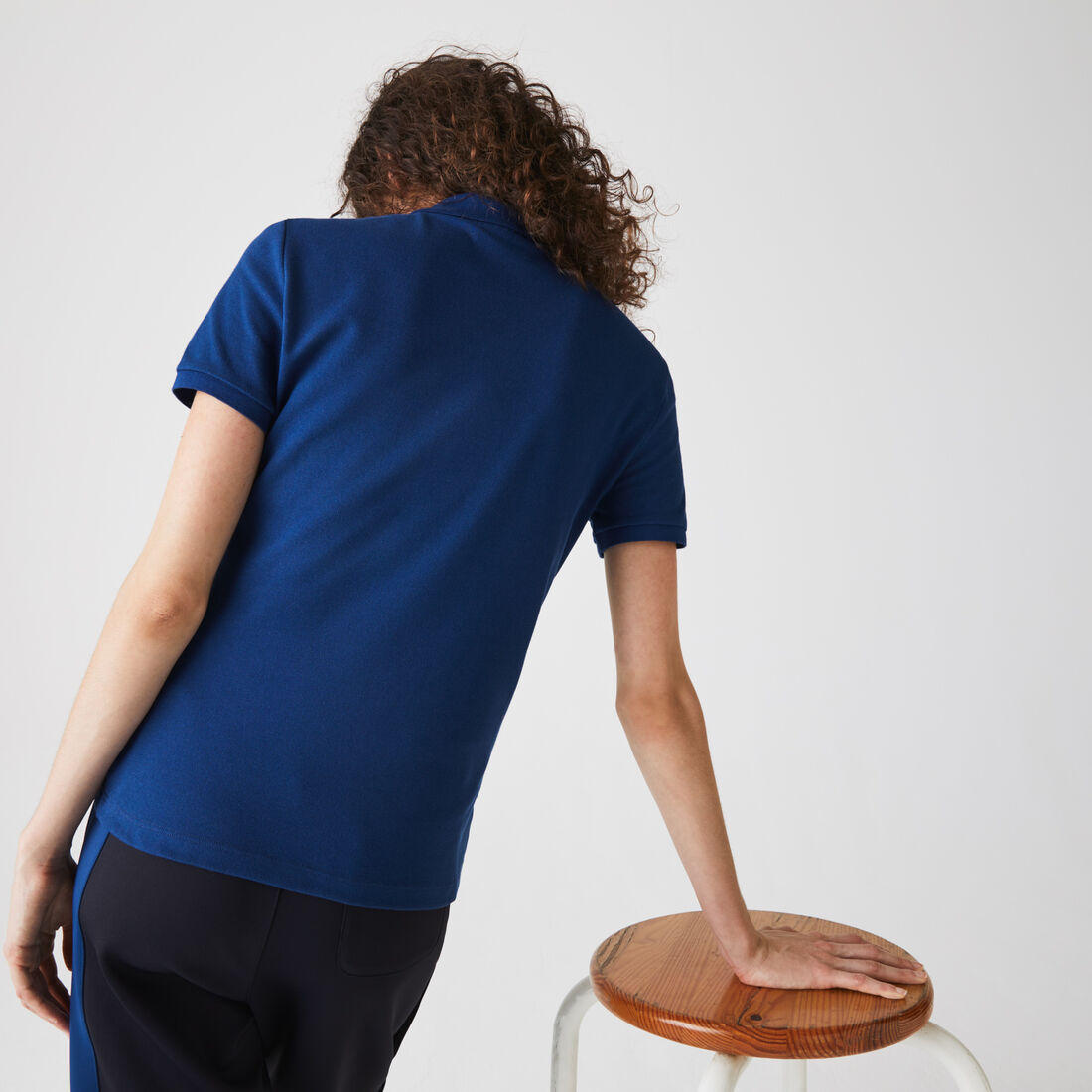 تيشيرت بولو L.12.D بقصة ضيقة من قماش بيتي بيكيه المطاطي تيشيرت بولو L.12.D بقصة ضيقة من قماش بيتي بيكيه المطاطي