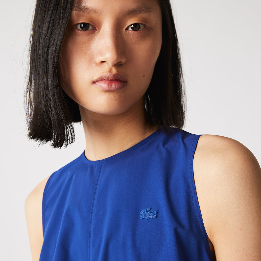 فستان بدون أكمام بخصر مطاطي وفتحة في الخلف للنساء فستان بدون أكمام بخصر مطاطي وفتحة في الخلف للنساء