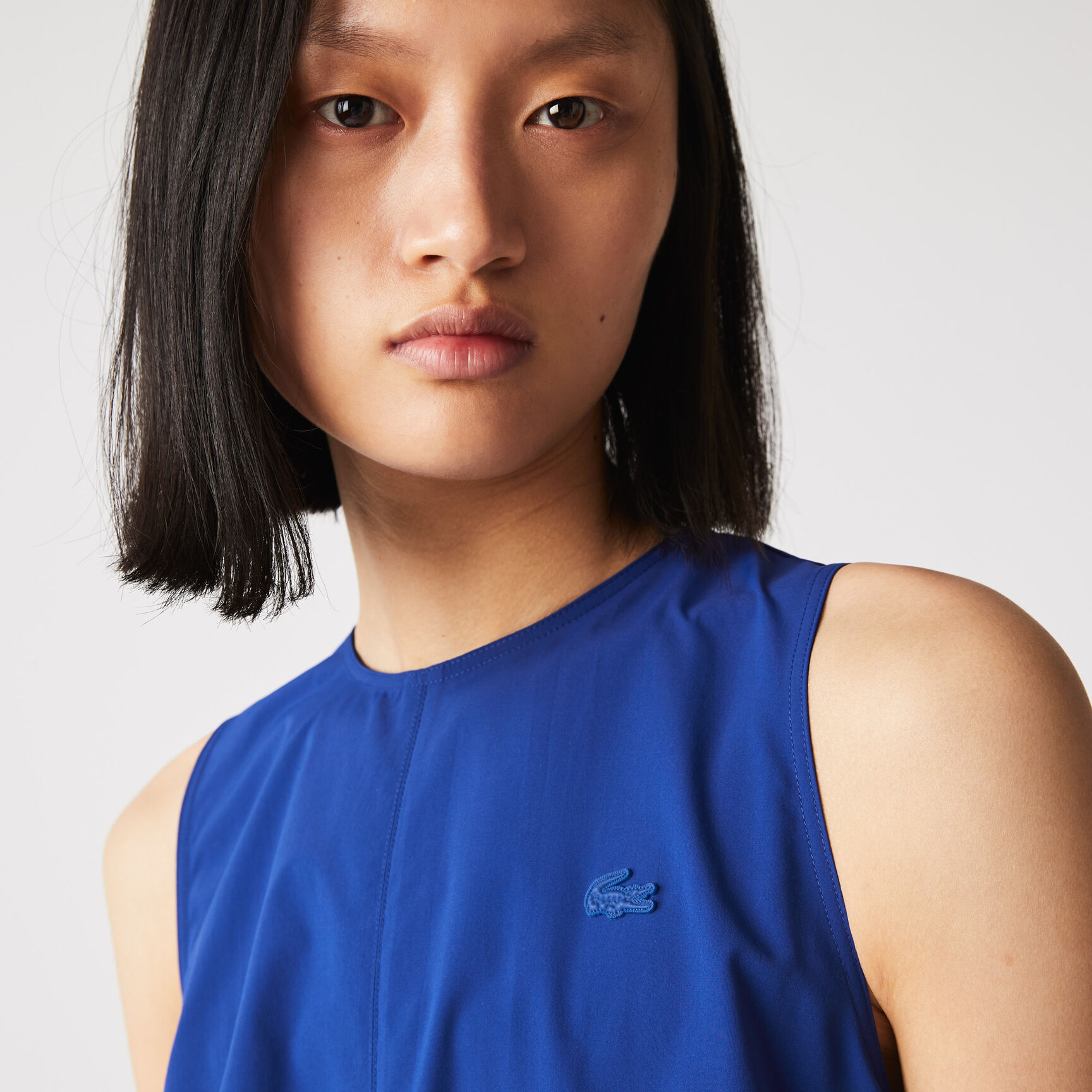 فستان بدون أكمام بخصر مطاطي وفتحة في الخلف للنساء فستان بدون أكمام بخصر مطاطي وفتحة في الخلف للنساء