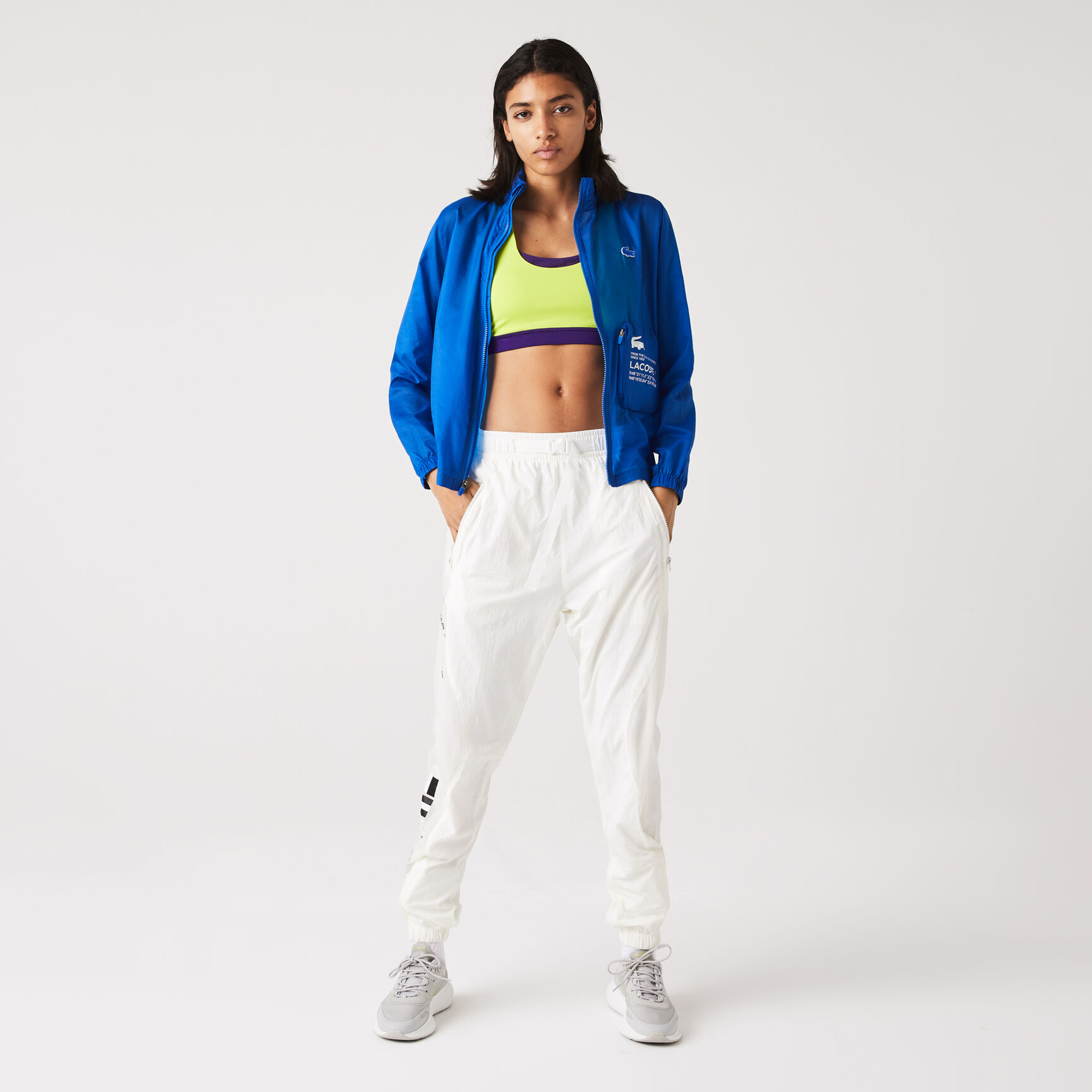 جاكيت مقاوم للمياه وقابل للطي للنساء من مجموعة Lacoste SPORT جاكيت مقاوم للمياه وقابل للطي للنساء من مجموعة Lacoste SPORT