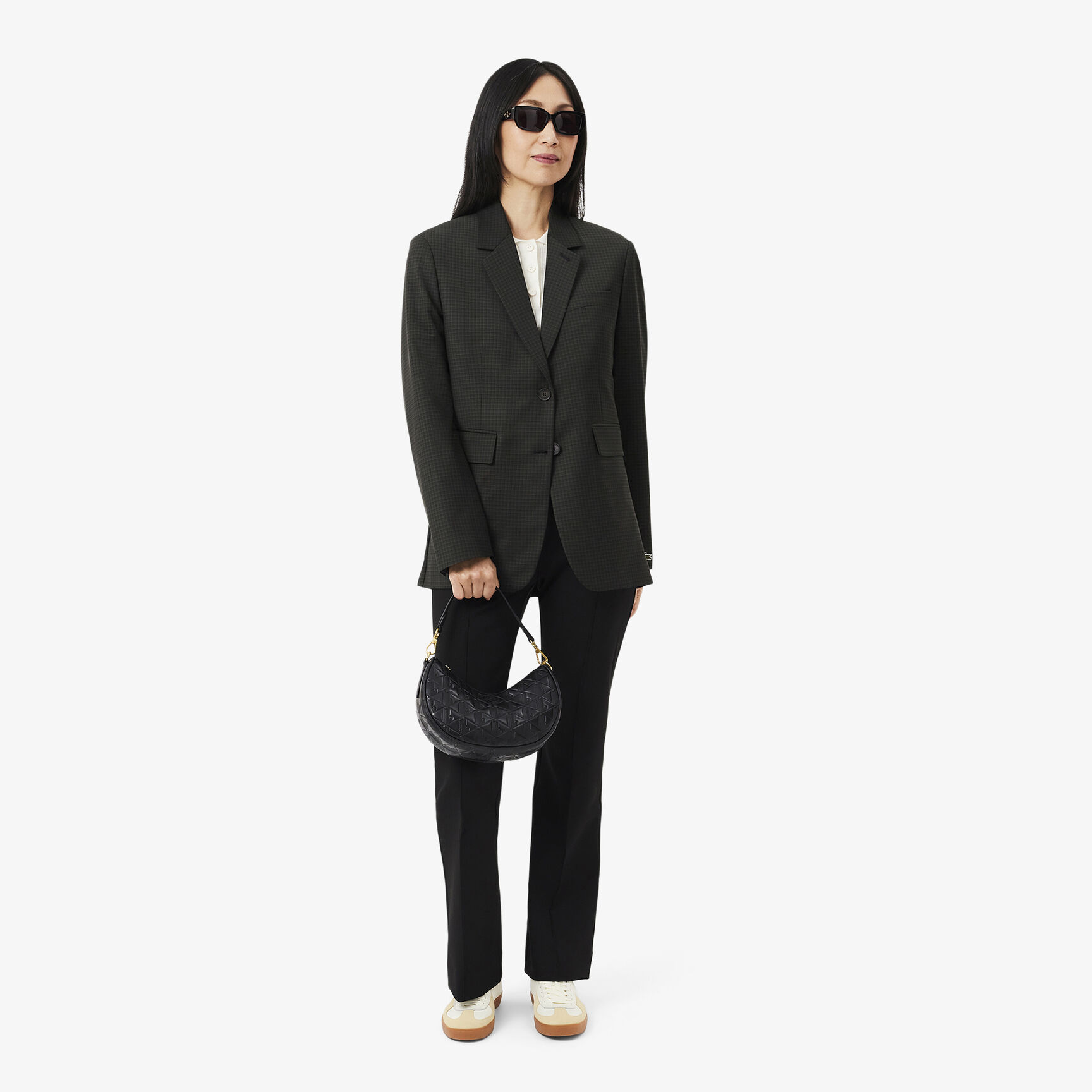 محفظة ماهيكي الجلدية المنقوشة على شكل نصف قمر