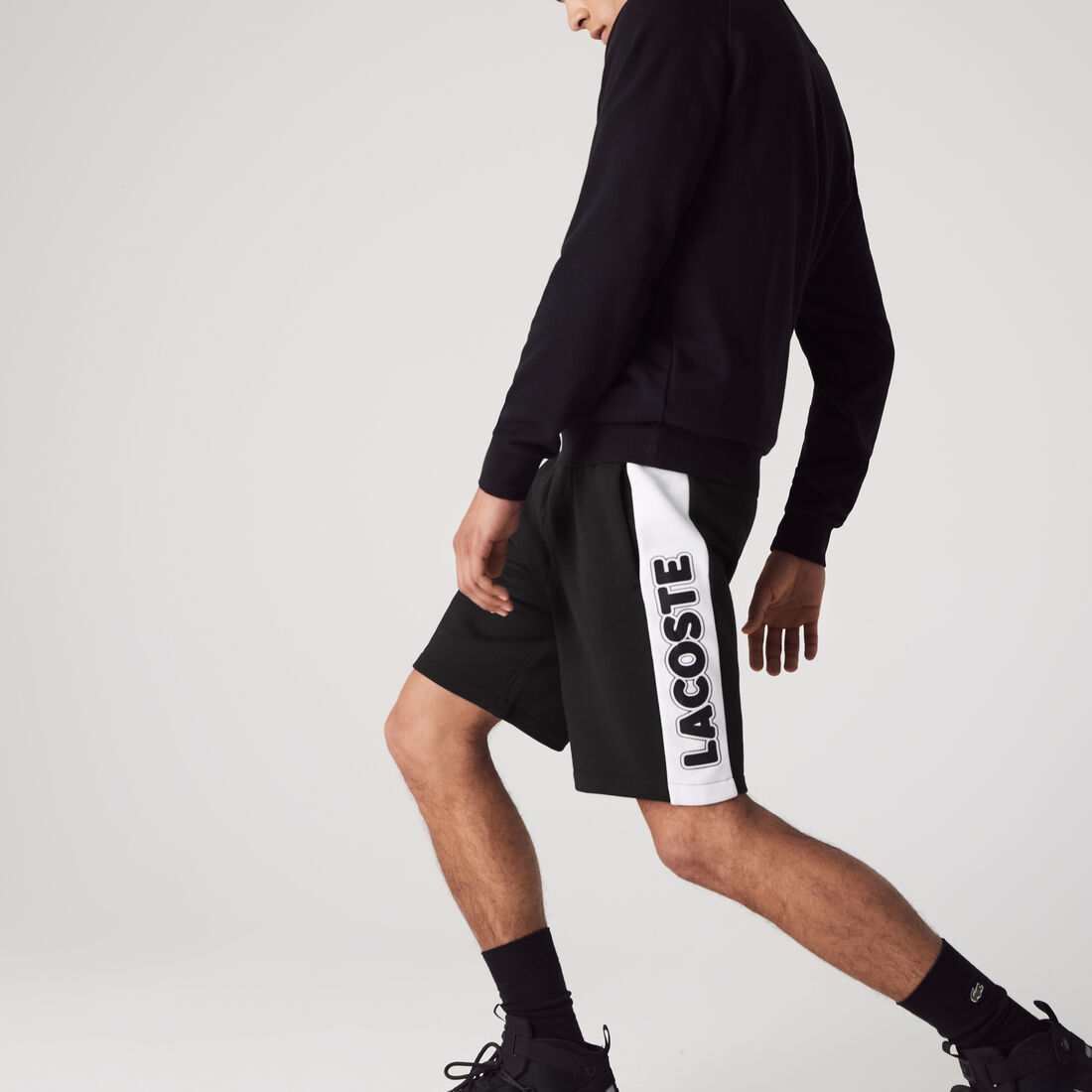 شورت صوف مع شريط بلون مغاير مجموعة Lacoste SPORT للرجال شورت صوف مع شريط بلون مغاير مجموعة Lacoste SPORT للرجال