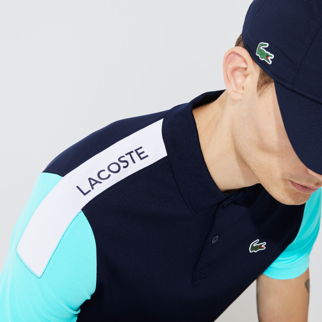 قميص بولو من مجموعةLacoste SPORT محيك من البيكيه ويسمح بمرور الهواء للرجال قميص بولو من مجموعةLacoste SPORT محيك من البيكيه ويسمح بمرور الهواء للرجال