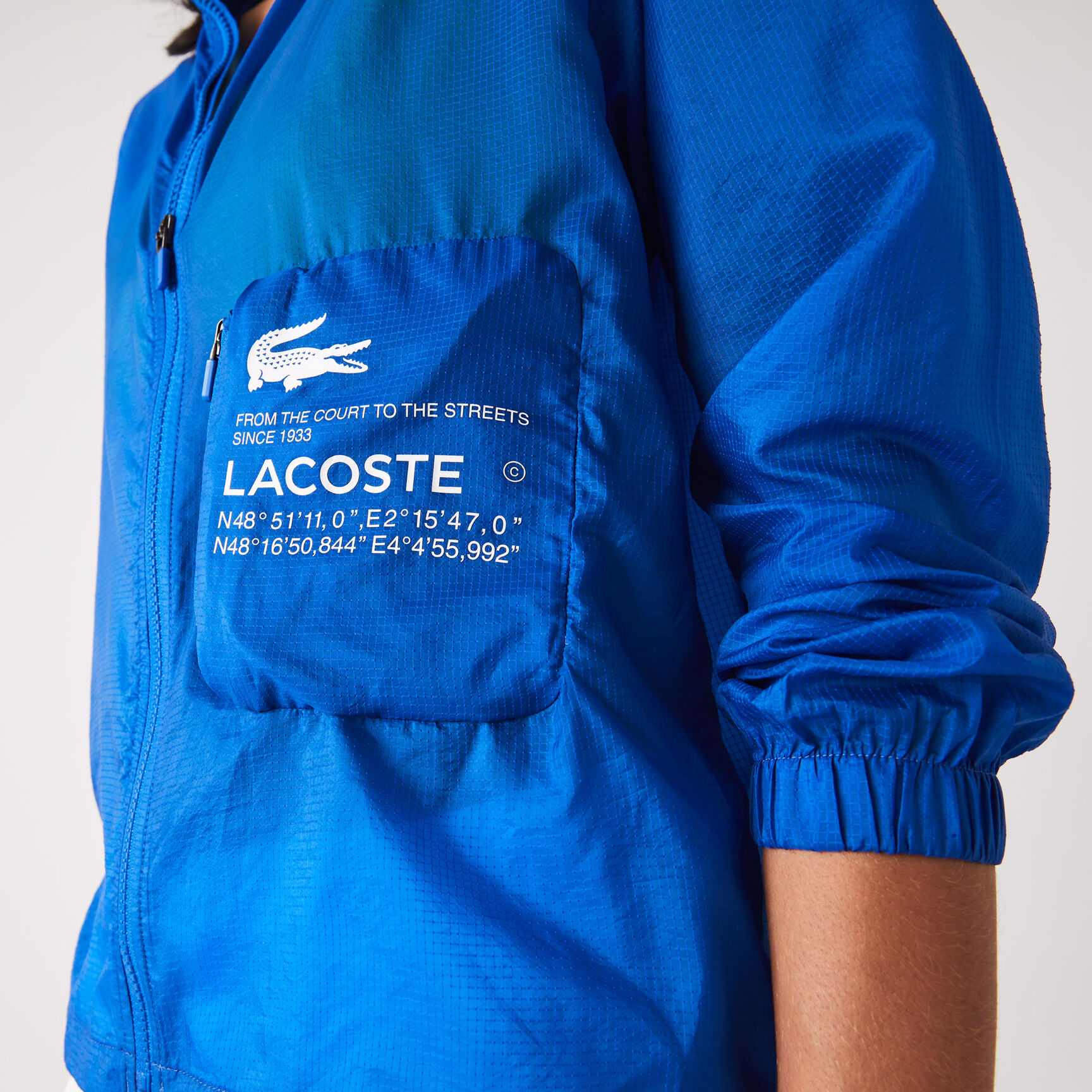 جاكيت مقاوم للمياه وقابل للطي للنساء من مجموعة Lacoste SPORT جاكيت مقاوم للمياه وقابل للطي للنساء من مجموعة Lacoste SPORT