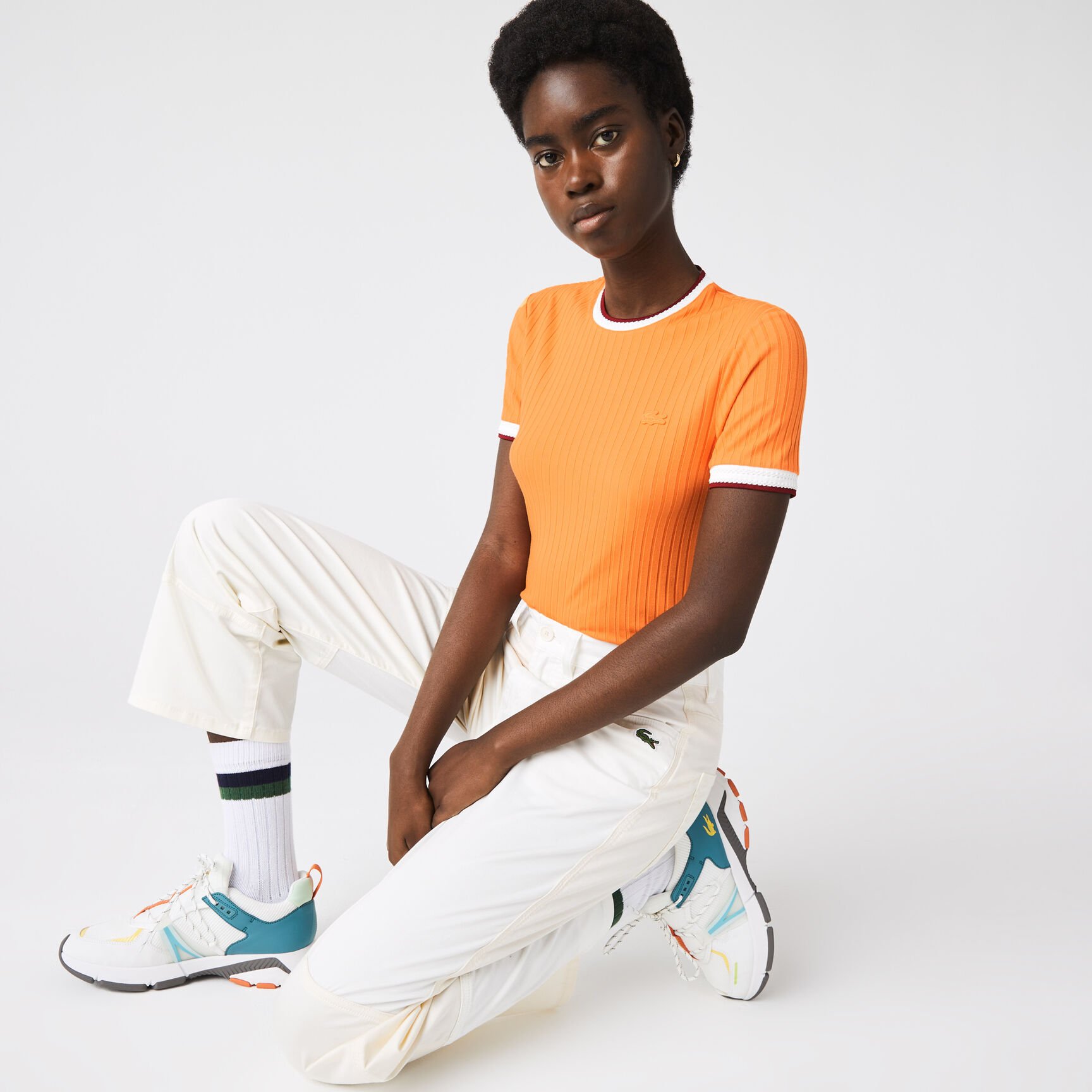 تيشيرت نسيج فانتازي بفتحة رقبة مستديرة للنساء تيشيرت نسيج فانتازي بفتحة رقبة مستديرة للنساء