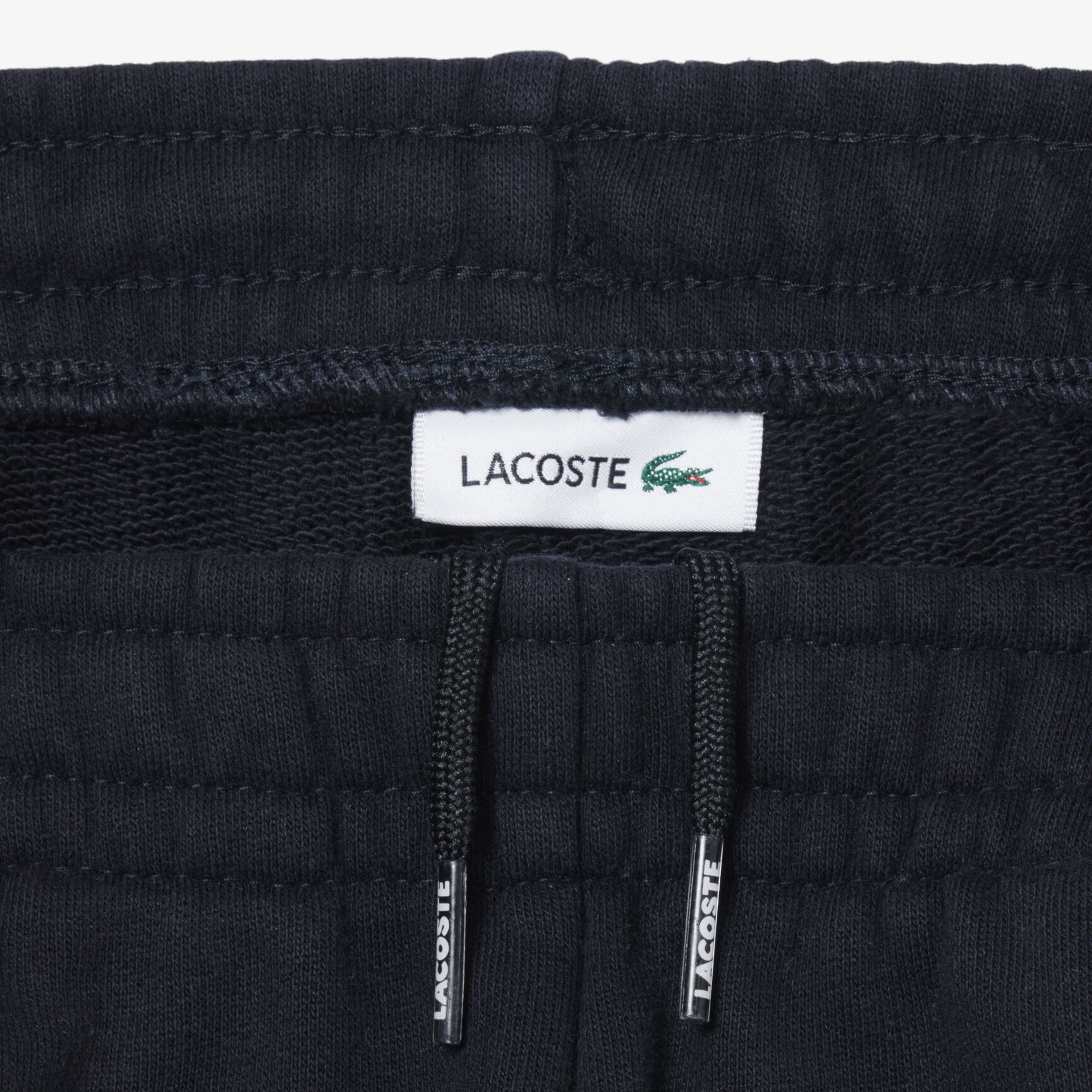 شورتات صوفية بألوان متداخلة