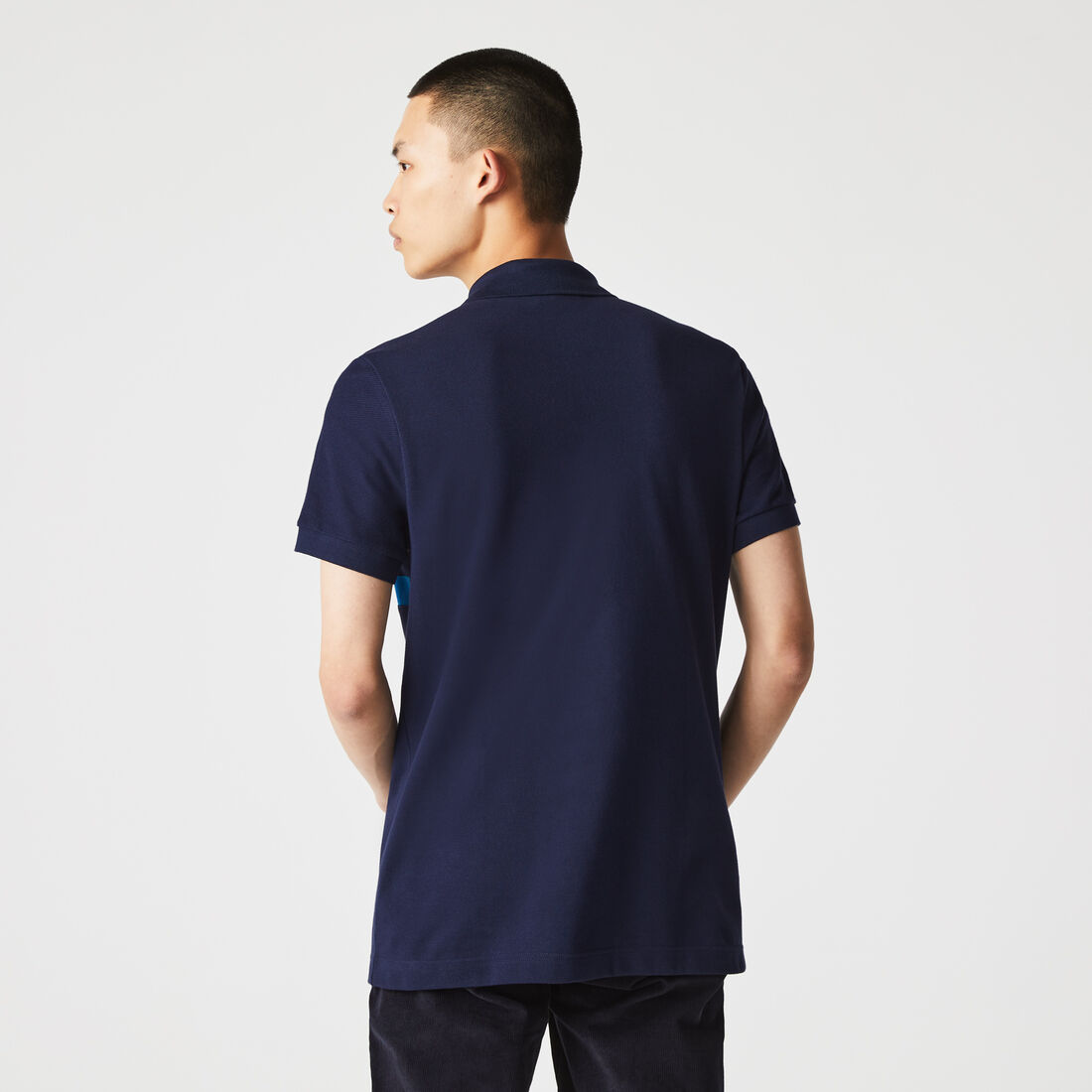 قميص بولو رجالي مصنوع من القطن العضوي بقصة عادية من مجموعة Lacoste قميص بولو رجالي مصنوع من القطن العضوي بقصة عادية من مجموعة Lacoste