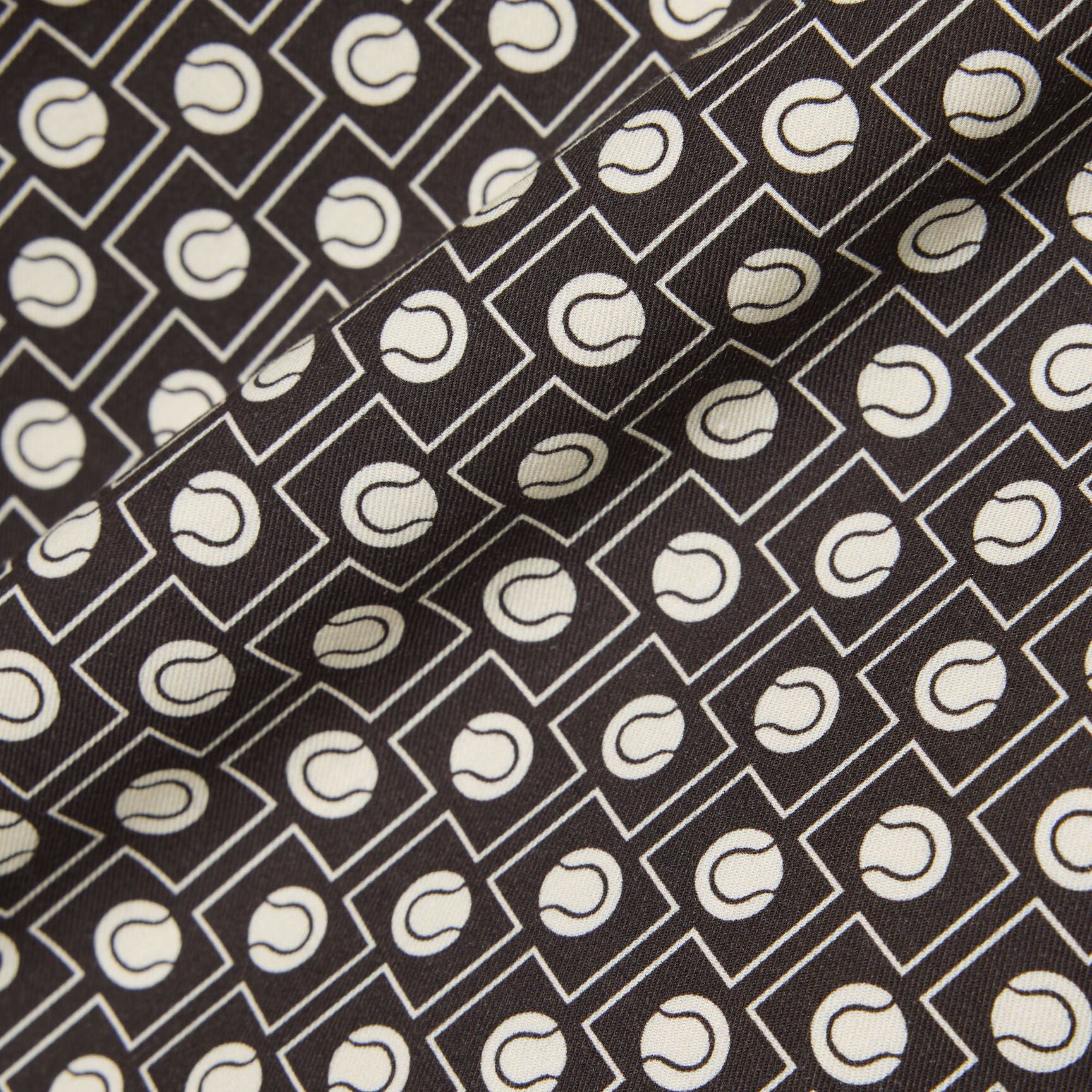 قميص قصير الأكمام بقصة مريحة قميص قصير الأكمام بقصة مريحة