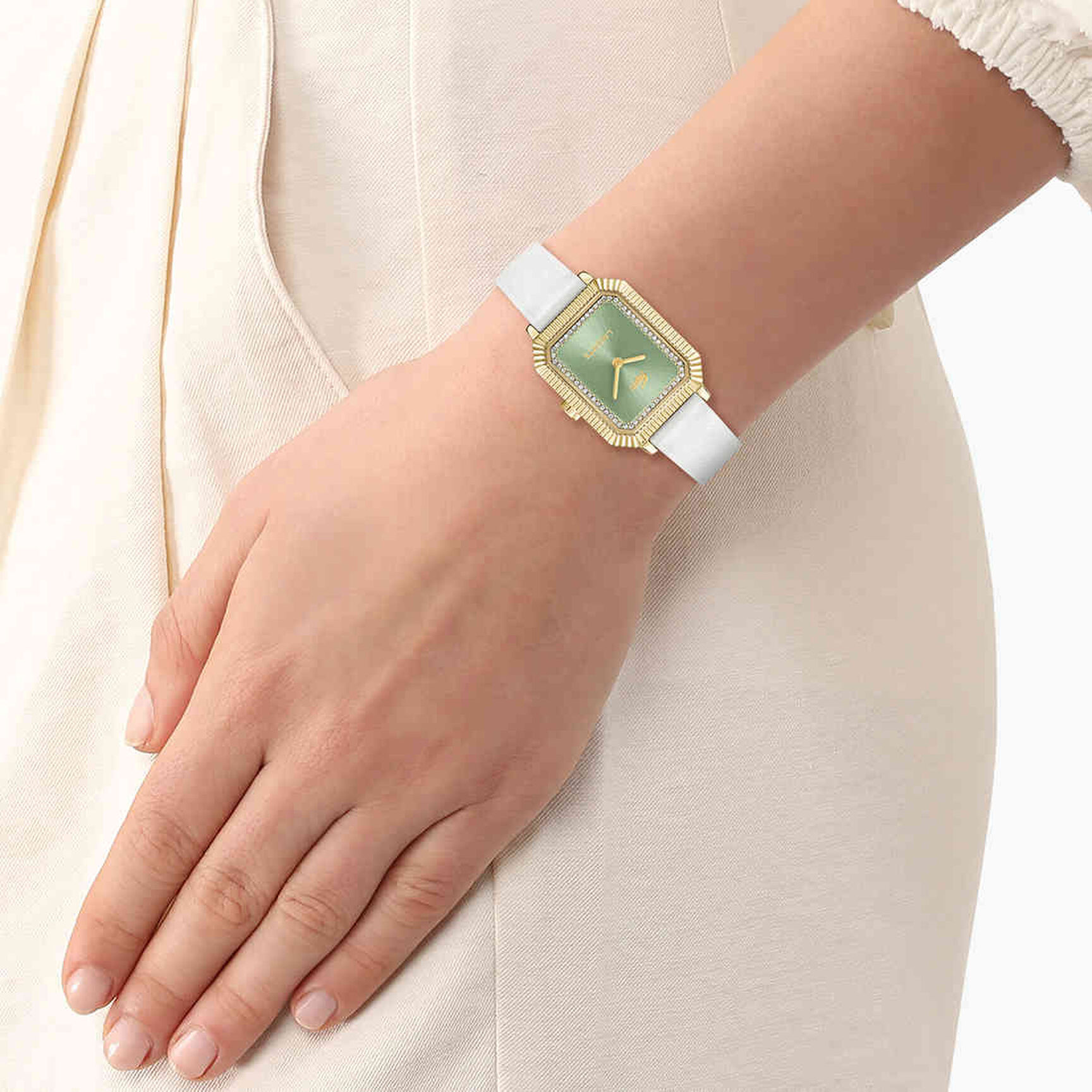 ساعة كوارتز جلدية نسائية بعقربين