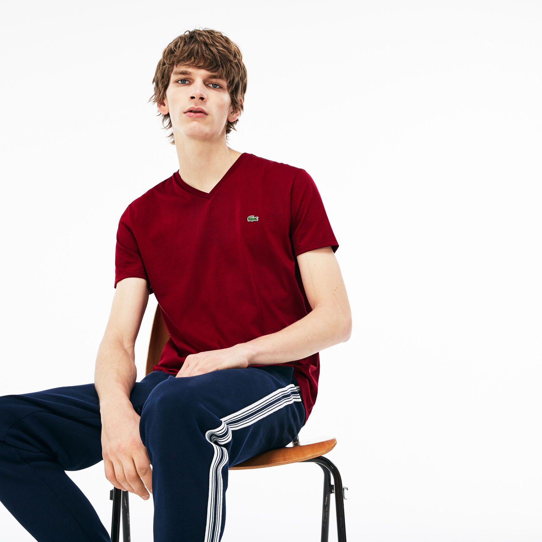 تي شيرت خفيف الوزن من القطن بيما برقبة على شكل حرف V تي شيرت خفيف الوزن من القطن بيما برقبة على شكل حرف V