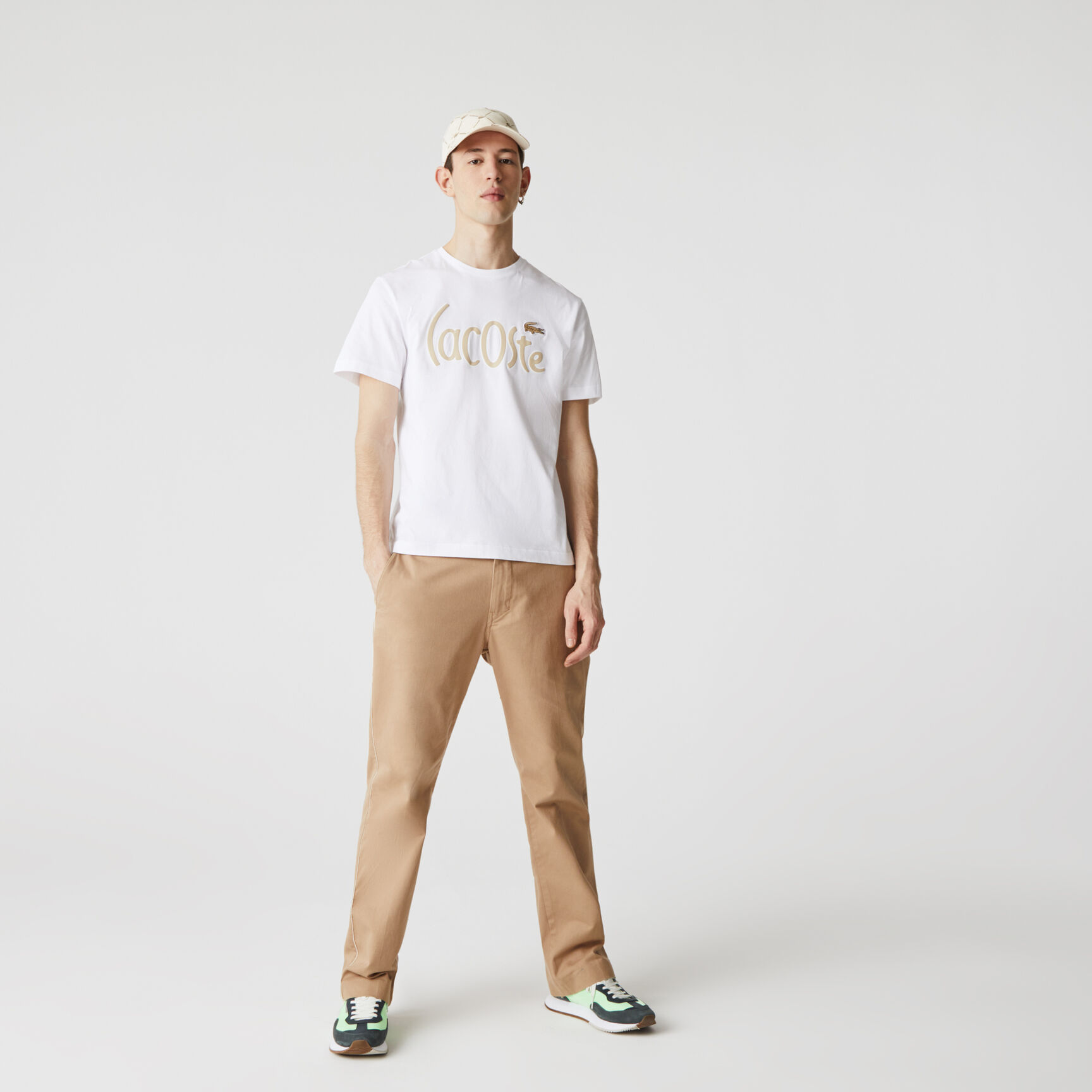 تي شيرت قطن للرجال بفتحة رقبة مستديرة وتوقيع مطبوع تي شيرت قطن للرجال بفتحة رقبة مستديرة وتوقيع مطبوع