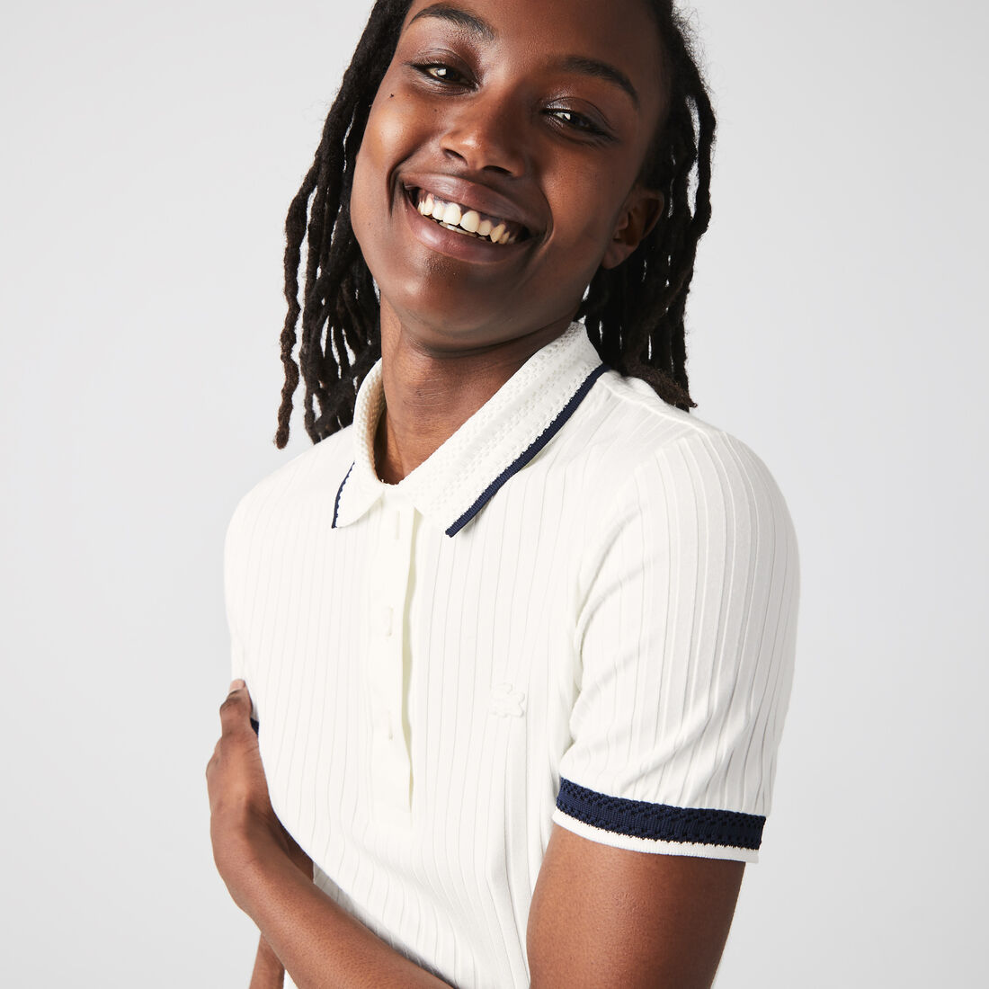 تيشيرت بولو لاكوست بياقة كروشيه مضلعة وقصة ضيقة للنساء تيشيرت بولو لاكوست بياقة كروشيه مضلعة وقصة ضيقة للنساء