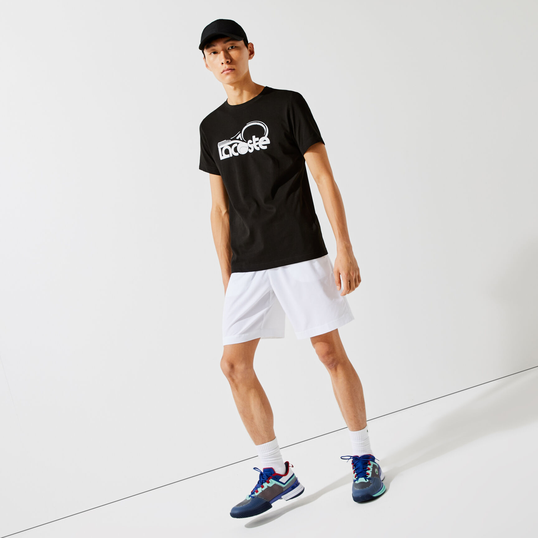 تيشيرت رجالي برقبة دائرية وطبعة تنس من مجموعة Lacoste SPORT تيشيرت رجالي برقبة دائرية وطبعة تنس من مجموعة Lacoste SPORT