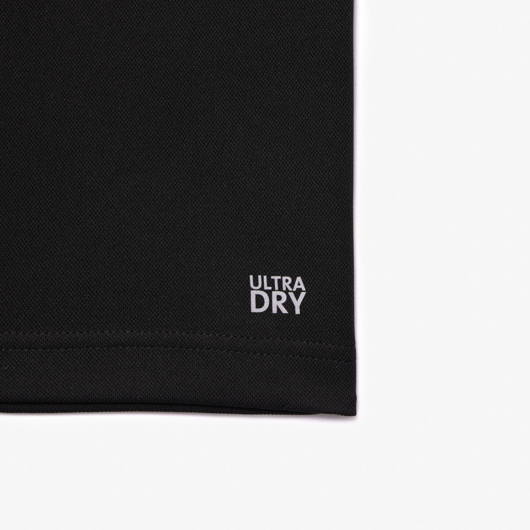 قميص بولو للتنس مخطط بشعار الماركة فائق الجفاف