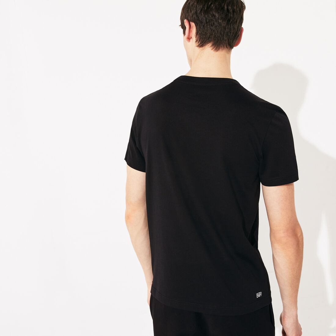 قميص تي - شيرت مسامي مطبوع عليه علامة التمساح من مجموعة Lacoste SPORT للرجال قميص تي - شيرت مسامي مطبوع عليه علامة التمساح من مجموعة Lacoste SPORT للرجال