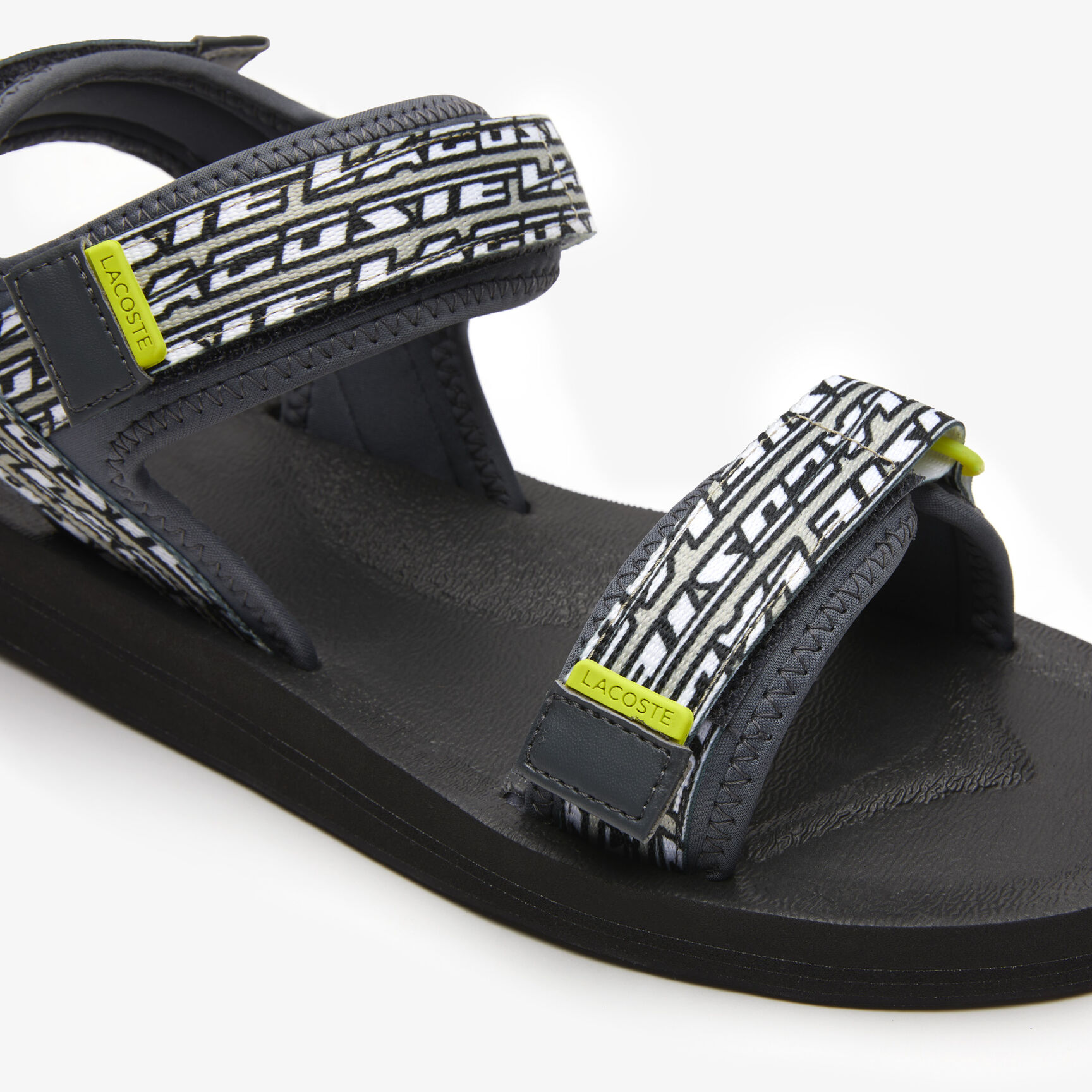 صندل لاكوست سوروجا من خامات صناعية للرجال