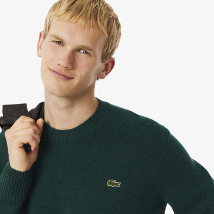 كنزة صوفية برقبة دائرية