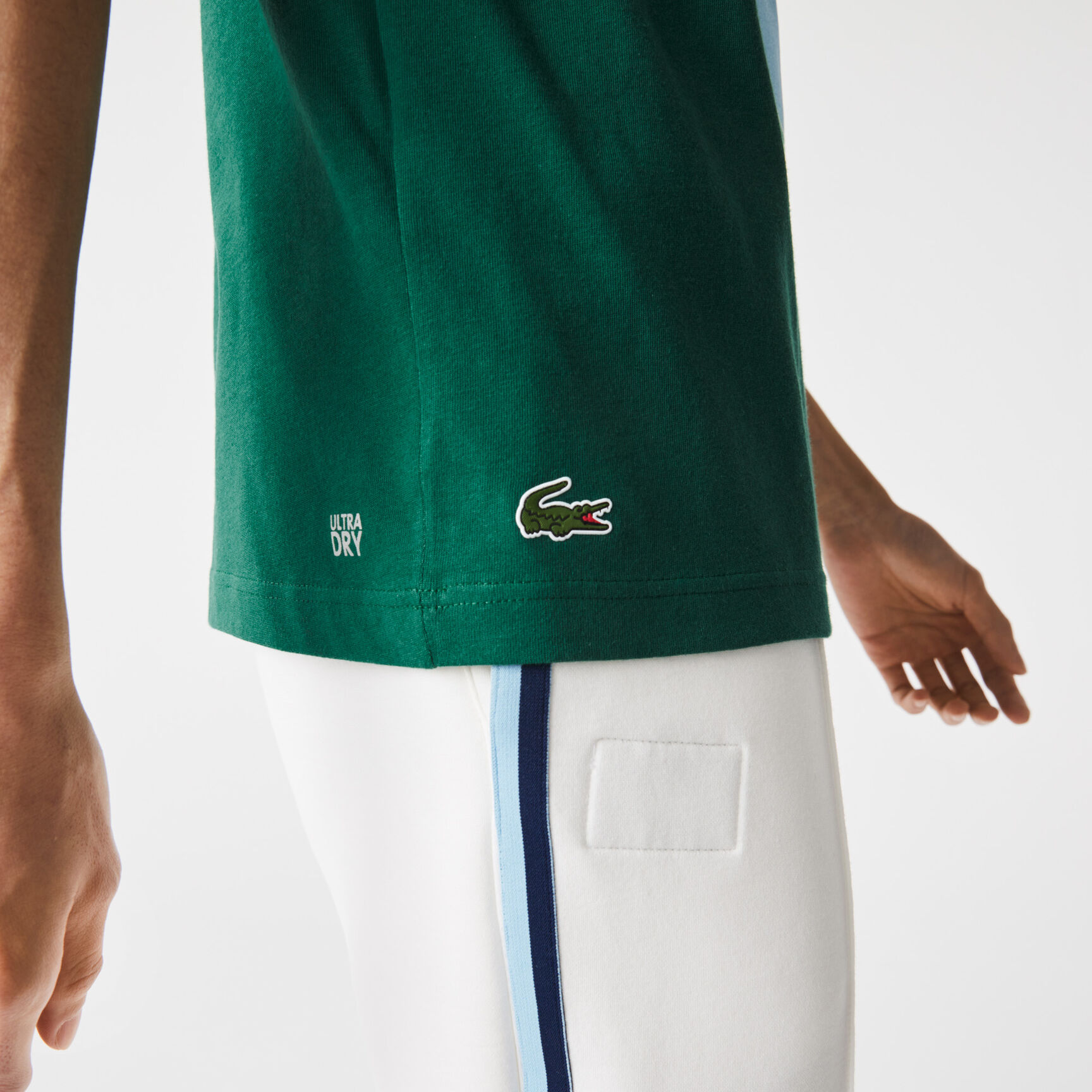 تي شيرت مسامي للرجال مع طباعة رسومية مجموعة Lacoste SPORT