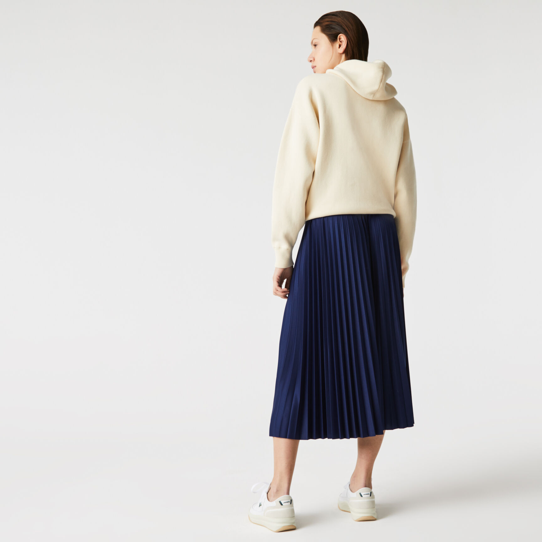 تنورة بطيات متوسطة الطول بكتل لونية للنساء