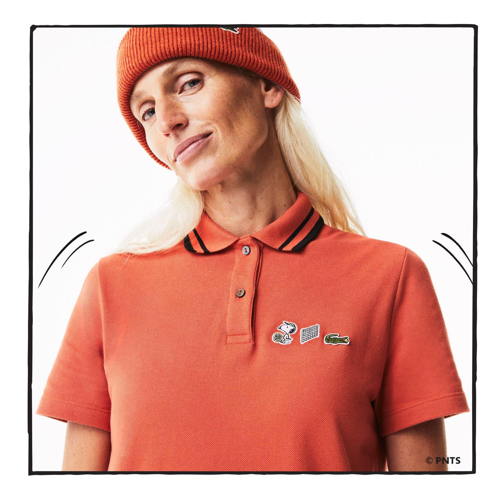 فستان بولو نسائي من القطن العضوي من مجموعة Lacoste x Peanuts