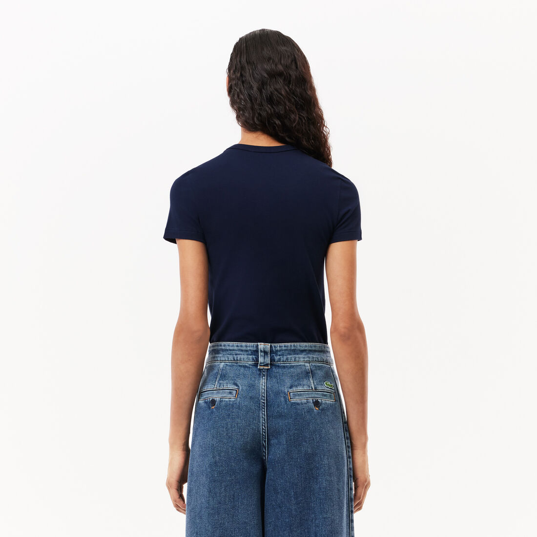 تي شيرت جيرسيه مطاطي بقصة ضيقة تي شيرت جيرسيه مطاطي بقصة ضيقة